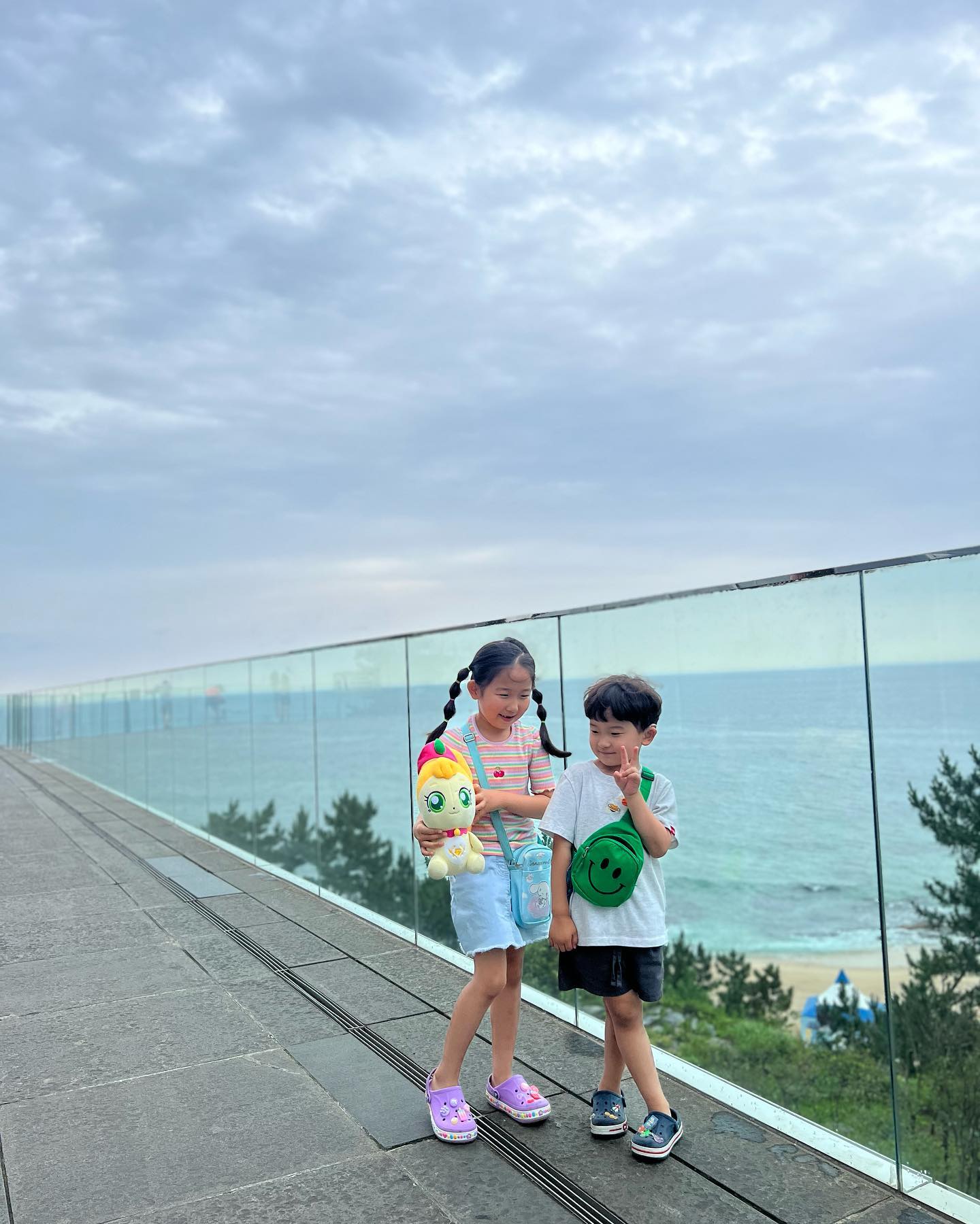 넘 즐거웠던 1박 2일 강릉여행
5년만에 다시 온 씨마크호텔!
그때도 좋았지만 이번엔 아이들도 크고 넷이라 더 행복해따👨‍👩‍👧‍👦❣️

#강릉 #경포대 #씨마크호텔 #호캉스 #강릉여행 #인피니티풀 #수영장 #다시와도좋은곳