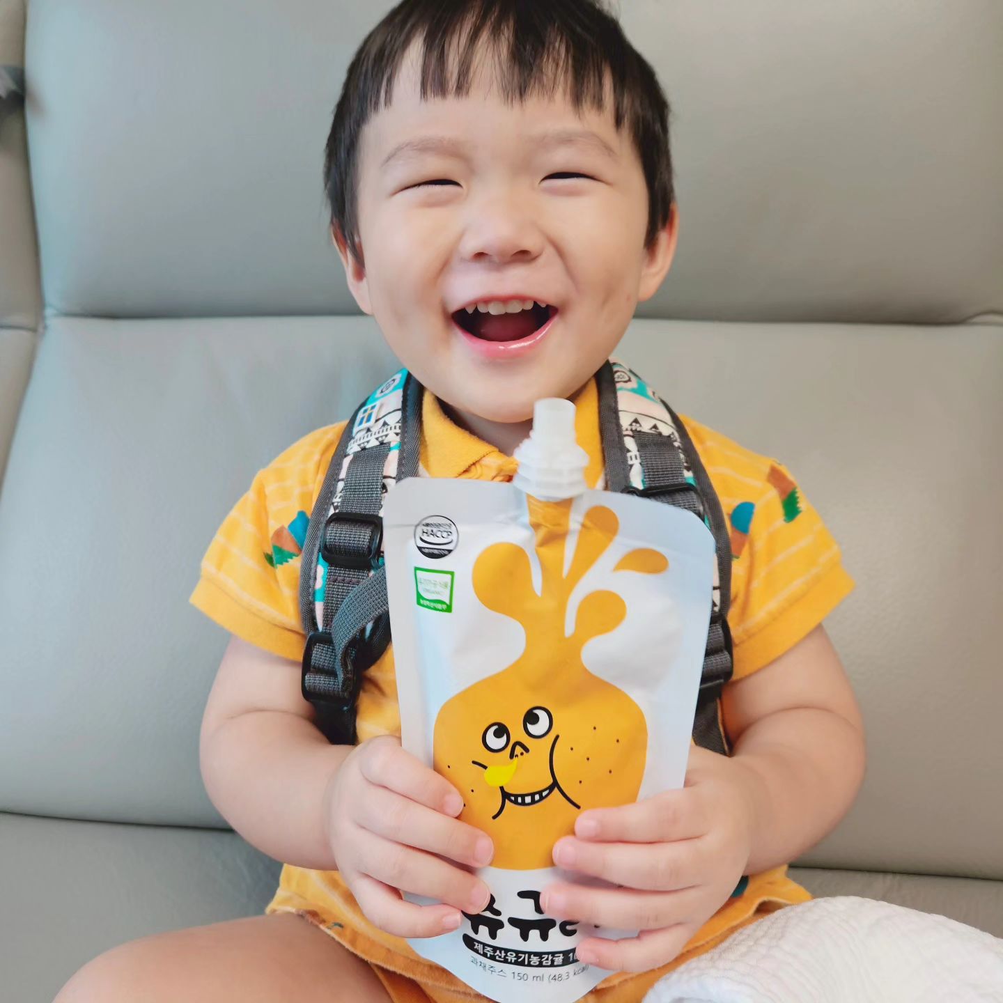 #협찬

귤 킬러 유찬이를 위한 유기농 감귤 쥬스!
스타벅스에가도 늘 귤젤리 외치는 아기인데
유기농이라지만 성분표시를 보면
거의 불량식품이라 찜찜했는데..

쮸규리는 100% 껍칠째 착즙한
과채주스라서 안심하고 먹일 수 있다😊

너무 맛있다며 아빠랑 외출할때도 가지고 나가는 ㅋㅋ
다먹으면 엄마가 또 사줄게❤️

#쮸규리 #아기주스 #아기음료수 #제품추천 #맘스타그램 #유찬그램 #아들맘 #아들스타그램 #후기 #유기농감귤주스 #아기간식 #소띠맘 #먹스타그램 #제주감귤주스 #유기농 #건강 #등산 #골프간식 #어린이주스

홍보를 위해 제품비용을 무료로 제공받고 작성한 리뷰입니다.