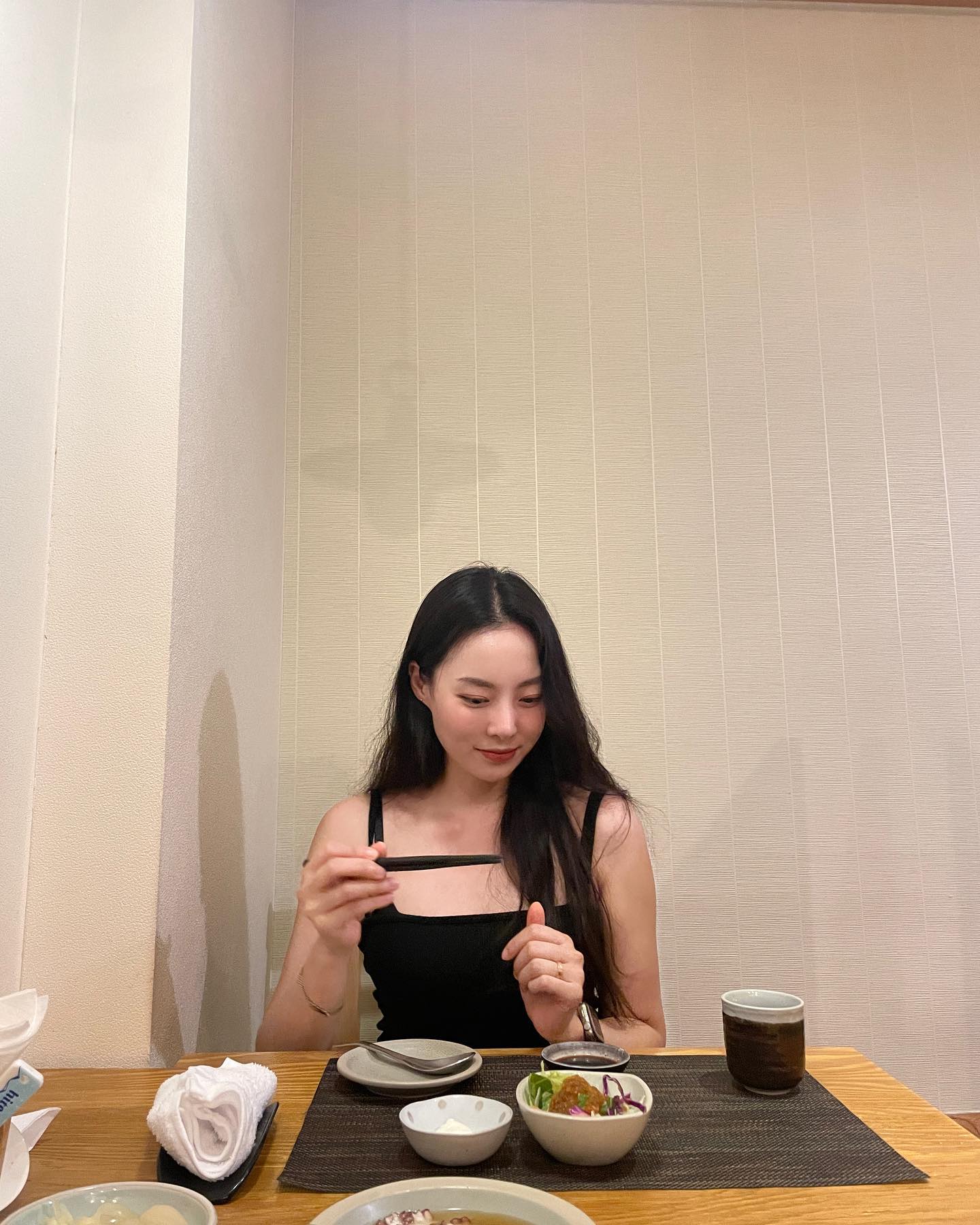 회 좋아하시는 분들 계신가용?

저는 일식집을 정말 좋아하는데용 여기는 회도 신선하고 스시/사시미 코스로 식사가 가능했어요! 

스시코스 퀄리티도 좋아서 너무 행복한 시간을 보냈답니당〰️

[두남자스시]
📍경남 창원시 마산합포구 중앙동로 20
⏰PM 12:00-PM 9:00(일요일 정기휴무)
✔️예약필수, 제로페이가능

.
.
#맛집 #스시 #스시맛집 #창원맛집 #마산맛집 #창원 #마산 #코스요리 #마산맛집추천 #일상 #일상기록 #소통