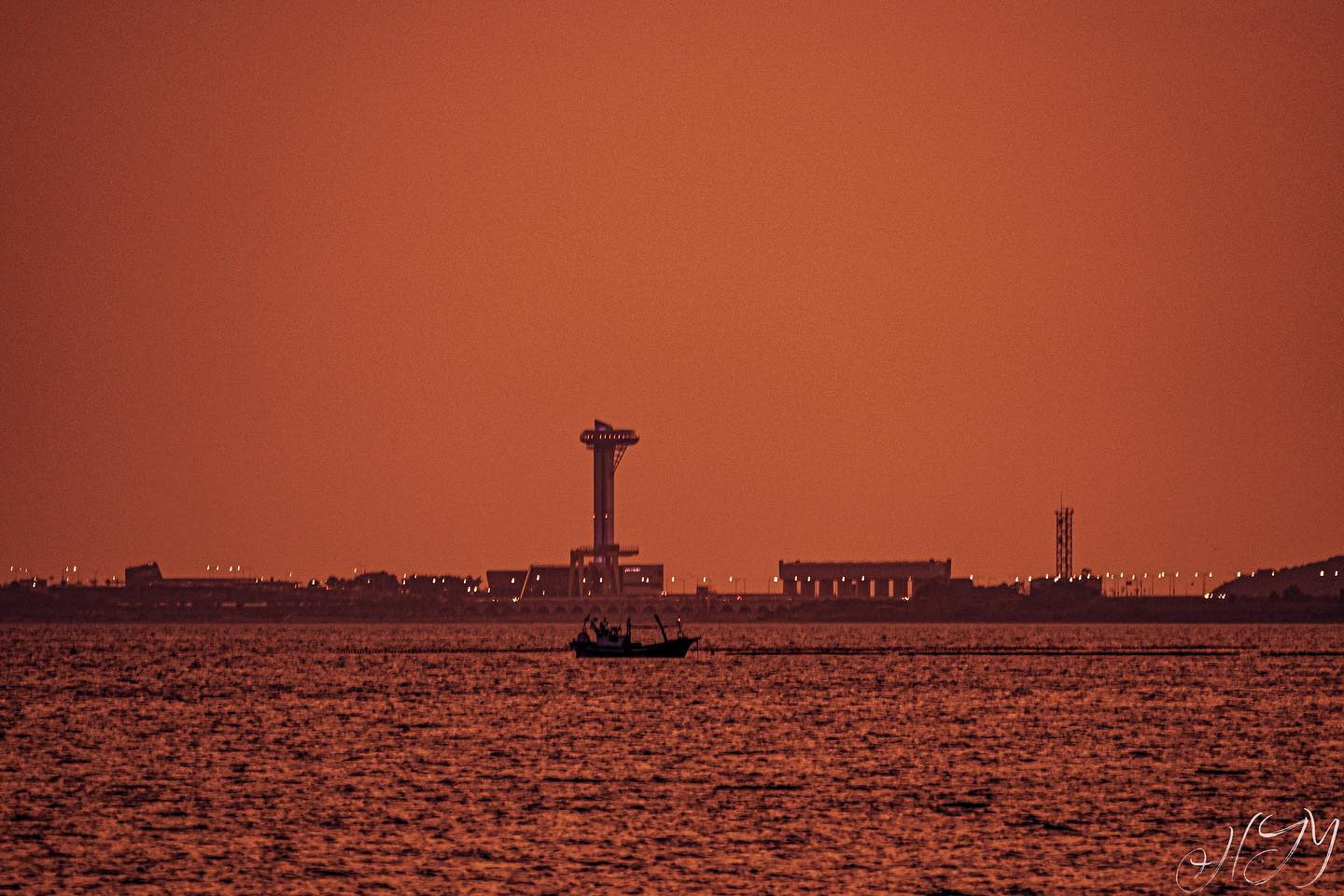 🌅🚤🩵🤍🧡

#시흥 #집앞 #산책길 #노을사진 #색감깡패 #감성사진 #sunset
#sunsetphoto #사진계정 #사진취미 #nikonzfc #photogram