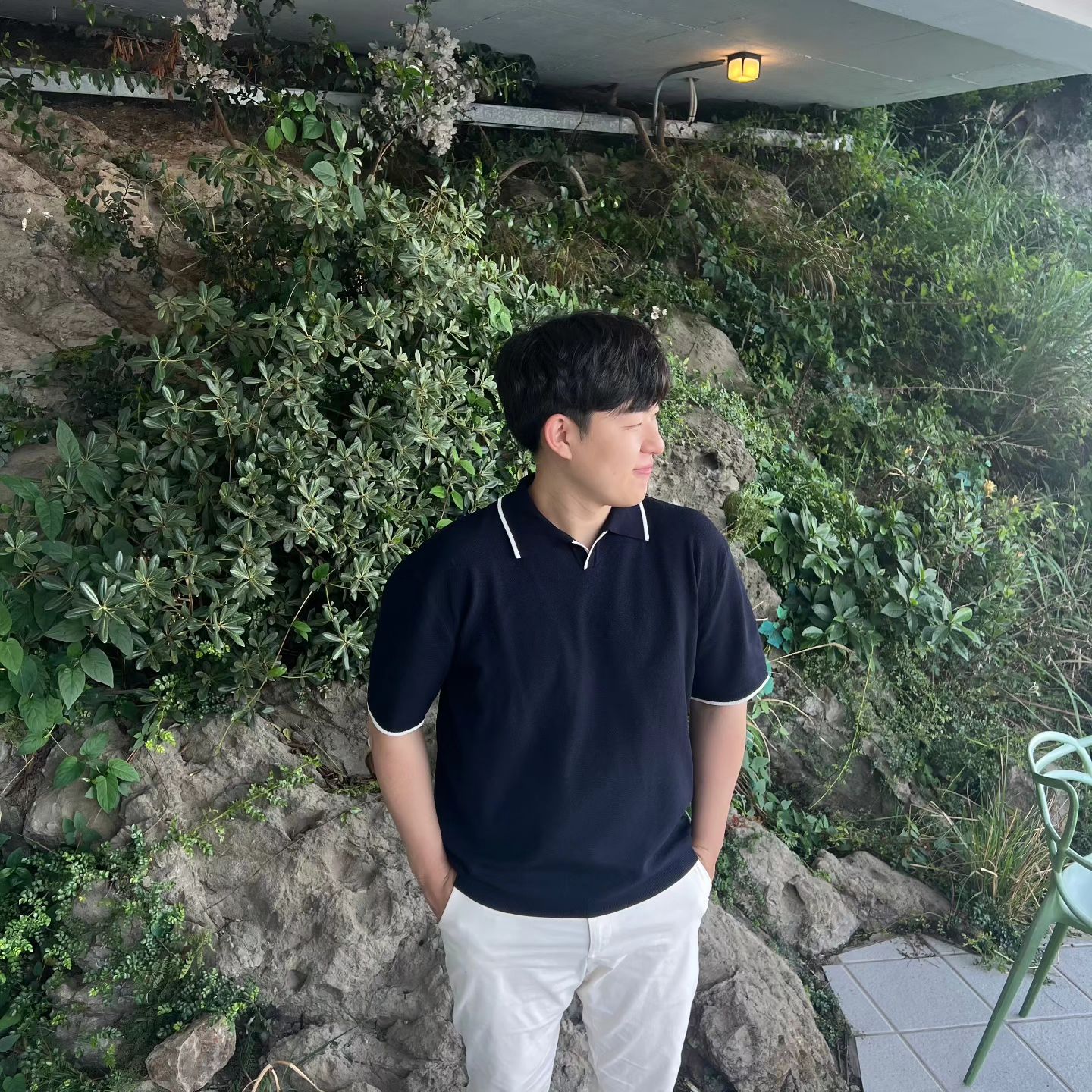 저는 옷을 고를 때 편함과 꾸밈을 모두 챙길 수 있는 옷을 선호합니다 ㅎㅎ!
.
그래서 깔끔하게 보일 수 있는  반팔 카라티를 좋아해요.
.
회사를 갈 때는 검정 슬랙스를 , 놀러 갈 때는 화이트로 입어줍니다.
.
 .
.
반팔티 : 스파오

#oodt
#패션계정환영 #ootdfashion #20대코디 #30대코디  #남자코디 #fassion #직장인룩 #직장인스타그램 #오피스룩코디 #패션계정맞팔 #오늘의룩 #깔끔룩 #출근룩 #여름남자코디 #선팔하면맞팔 #무신사 #스파오 #오늘은어떤옷을입으셨나요?