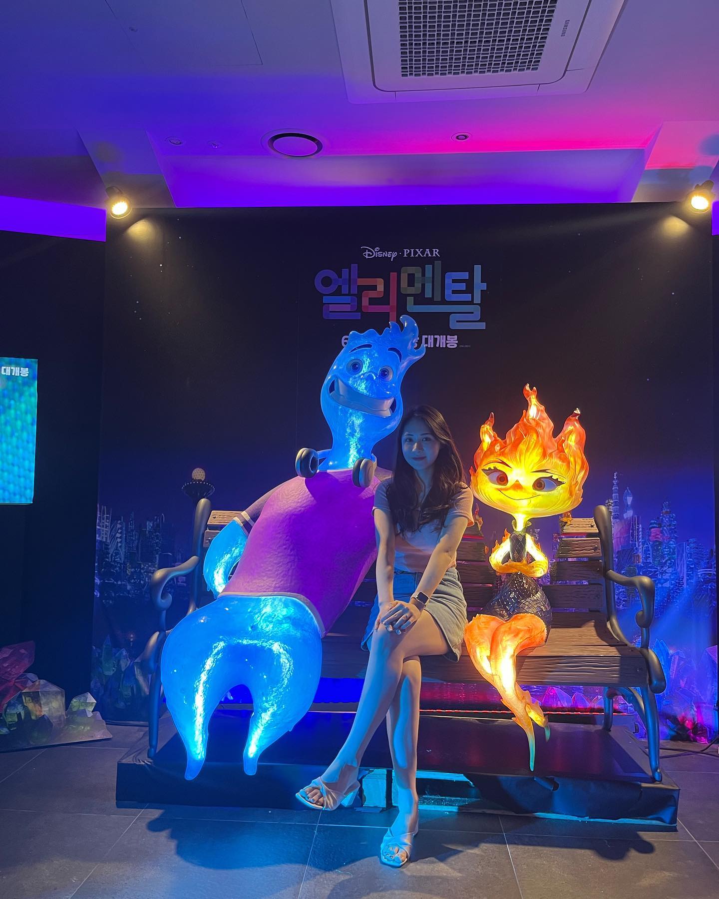 디즈니, 픽사는 2번은 보는 게 국룰🔥심야 시간이라 뻔뻔하게 찍을 수 있었던 사진! 그래서 겨울왕국 3은 언제..?

“겁도 없이 너에게 뛰어들었고 우린 무지개를 만들었지”
#엘리멘탈 #영화 #용산 #디즈니 #픽사