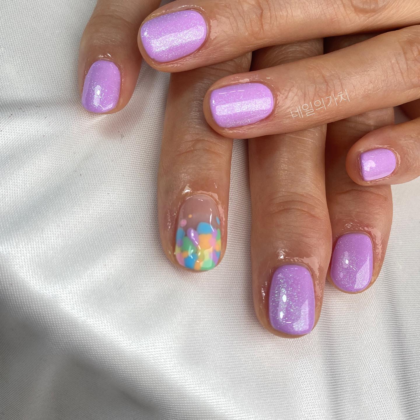 컬러 바꿔가면서 같은 아트하시는고객님💜

컬러마다 다른 매력이 팡팡팡💜

———————————
🪴 네일의 가치 🪴

010.5601.0625 카톡,문자
카카오톡 채널: 네일의가치
네이버 톡톡

———————————

💫 예약양식 💫
 
• 원하시는 날짜,시간대
• 아트 유,무 (사진첨부)
• 젤제거 유,무
• 성함, 연락처

———————————

👉🏻 코오롱 하늘채 아파트 상가 1층 네일의 가치

• 1:1 관리, 예약제
• 클리어젤 추가 서비스

• 기본손젤 40,000 (2컬러)
• 이달의 아트 컬러 변경 가능

📌예약금 2만원 한시간내에 입금시 예약확정
📌10분 지각시 자동취소 됩니다
📌5분이라도 늦을시 꼭 미리 연락주세요!
📌전날 6시이후 변경 및 취소는 당일취소와 같습니다