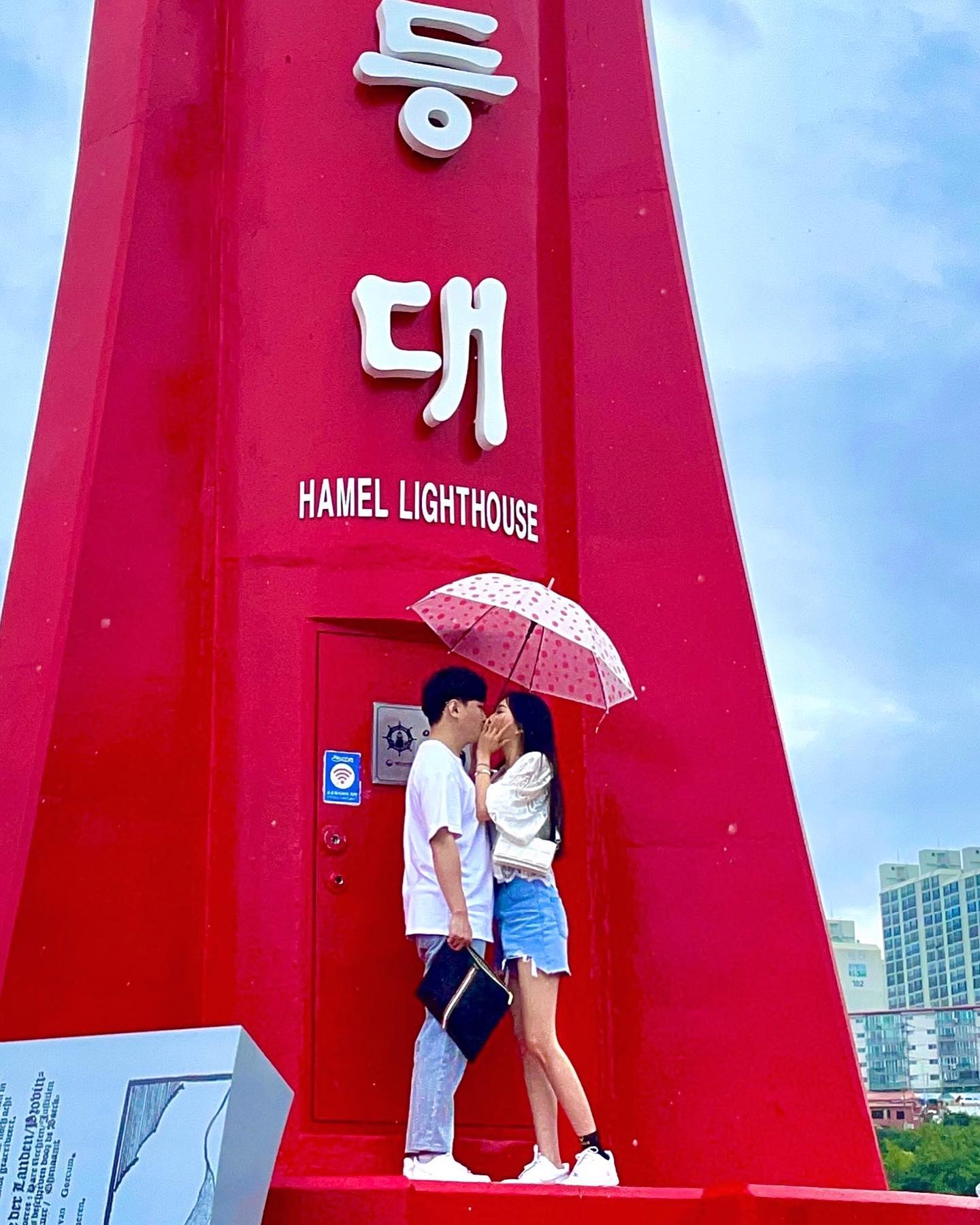 만난지 일년 됐을 때 갔던 하멜등대 🫶🏻
그 자리에서 다시 찍기 히히
달라진거라곤 더 띠꺼워진 형두니 성격뿐๑`^´๑
3년이 지났지만 나름 아직 알콩달콩🫛