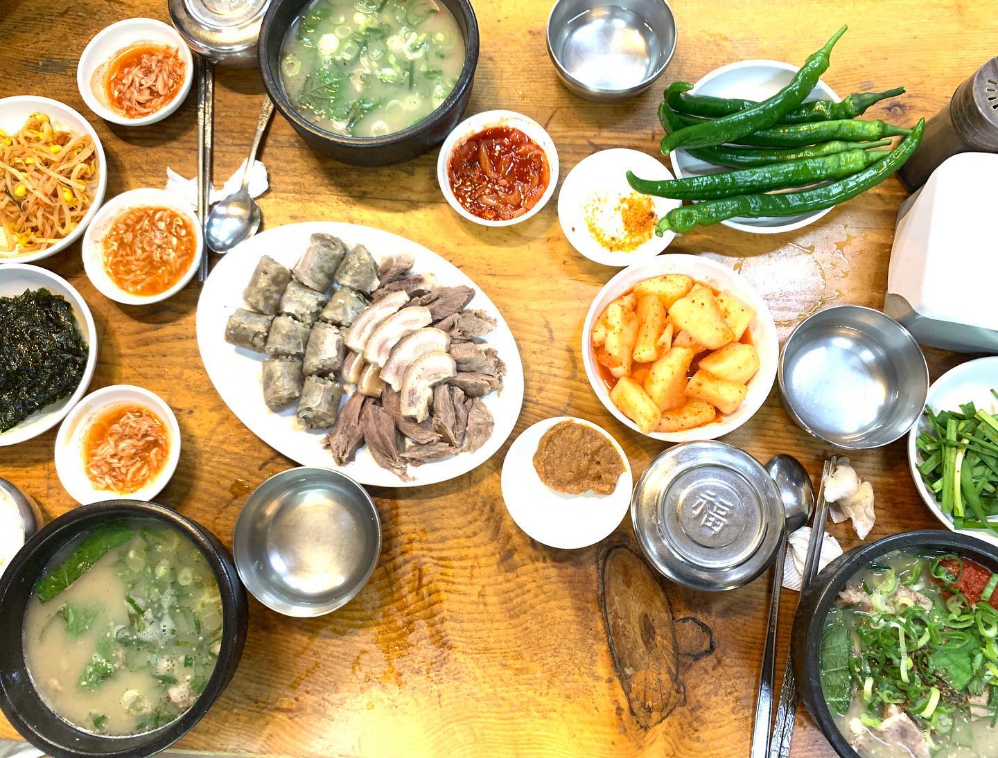 🥄 박서방 순대국밥
원래 순댓국 안먹는데ㅋㅋ
권유하에 먹게된 곳
눈 뜨고 ˗ˋˏ와ˎˊ˗ 해버림!
완전 감동적이야
머릿고기가 아주 껍데기처럼
쫀득쫀득 맛있음
/
#코엑스노포 #삼성역노포집 #순대국밥노포 #순대국밥맛집 #박서방순대국밥 #박서방순대국밥삼성본점
