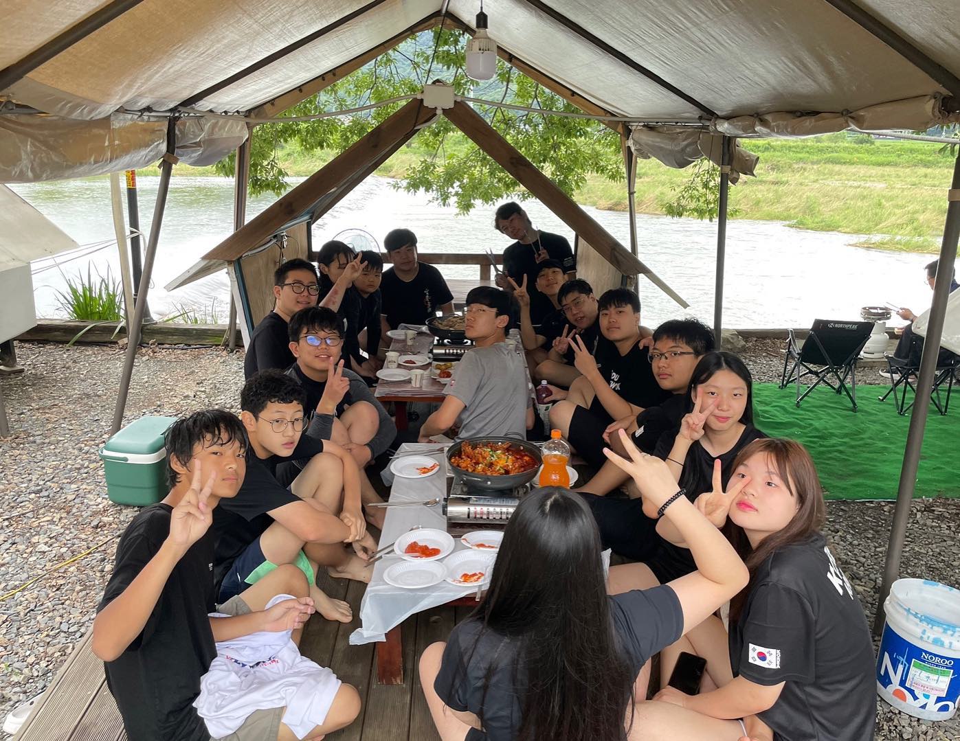 일상에 행복을 주었고 
15살때 만나 지금도 함께하는 관장님과 
이곳에서 만난 소중한 사람들 😆❤️

#카페 #얼스타그램 #데일리 #일상#선팔 #love #selfie #tbt#sky #lol #dmv

#ootd #전주#travel #팔로우 #소통 #맞팔 #좋아요 #셀카  #l4l #인친#셀피 #gym #셀스타그램 #me #좋아요반사#beautiful #선팔하면맞팔#memes