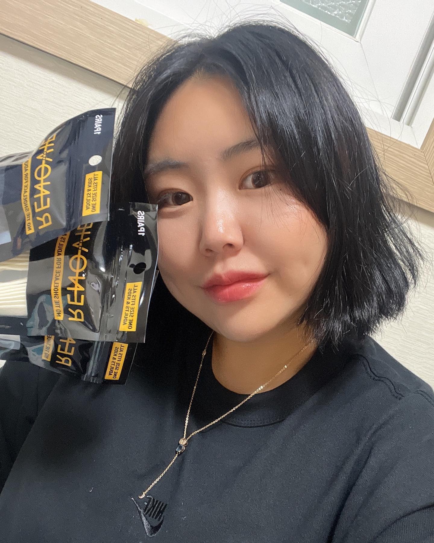 #협찬 

신발끈을 못 묶는 저에게 제일 필요한 제품이였어요 클립으로 마감만 해주면 끈을 묶지 않고 자유롭게 신발을 신을 수 있어요! 색상도 세가지여서 신발에 맞는 색상으로 교체도 가능하고 신고 벗기도 너무 편한 고무줄 신발끈!

#신발그램 #운동화그램 #신발끈 #신발끈묶기 #신발끈클립 #레노비신발끈클립