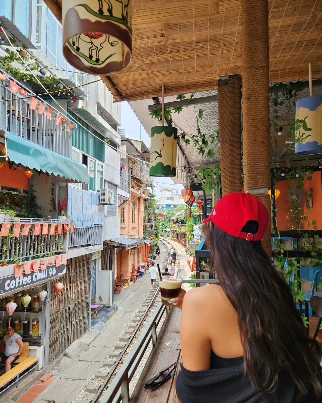 Hanoi ✈️ 

너무 바빴던 여행기록 ♡

Train street
Serein cafe
Banmi 25
꼭 먹어봐야 할 반미맛집
Bunbonambo
비빔국수만 먹어야 됨
Chua Tran Quoc 
Yakushi massage
여행중마사지 젤 잘한 곳
Quan An Ngon
베트남식 음식점 

하노이의 마지막 밤이라
아쉬움 백만개 . . . . 🥲

(결국, 둘다 새벽에 잠듦)

피곤하고 힘들어도 
여행은, 언제나 좋다 ♡