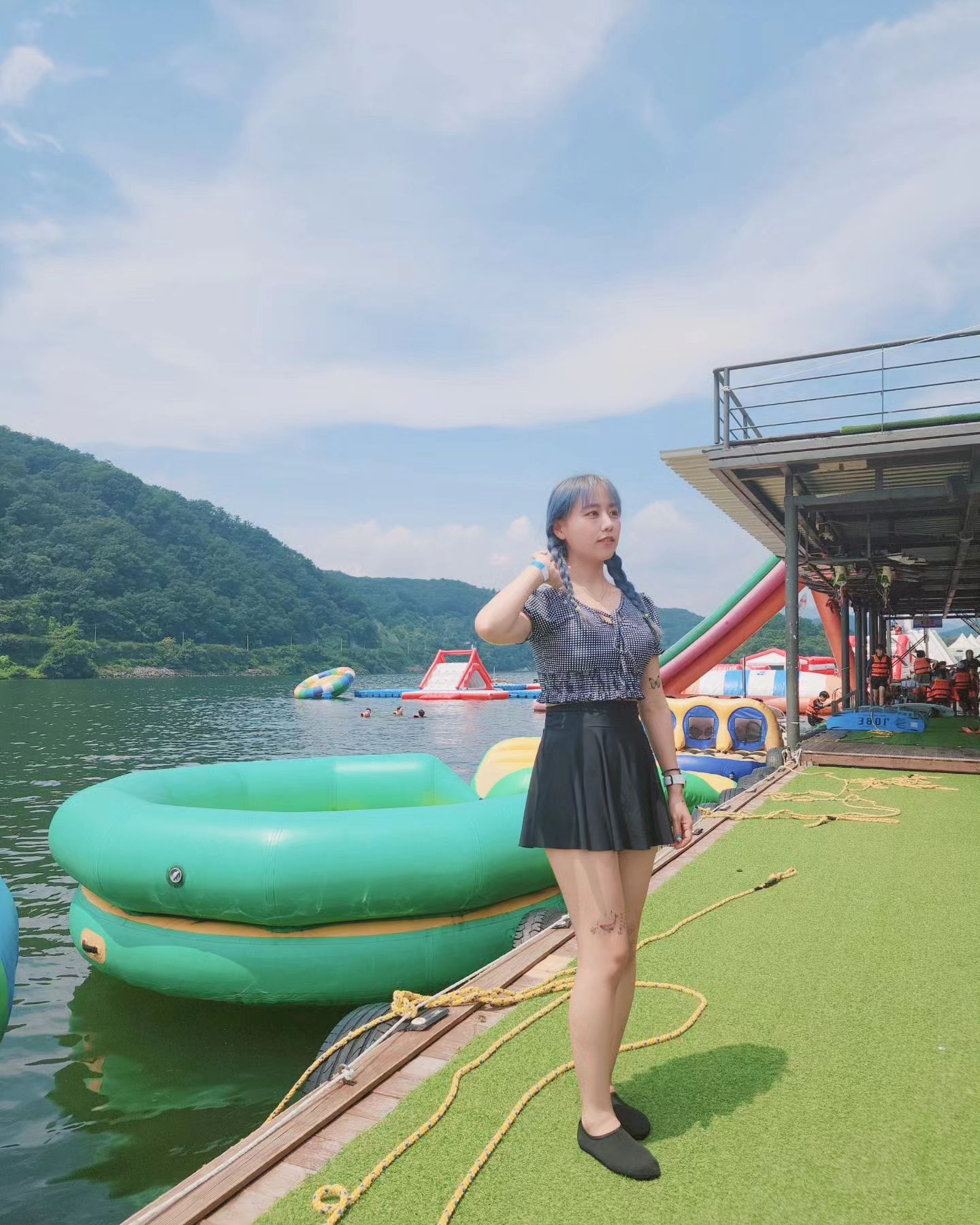 #협찬
📍230801 #가평빠지 #춘천빠지 #빠지에빠지다
놀이기구 7개 타고 슬라이드도 종일 타고 엄청 재밌었당 ㅎㅅㅎ
그리고 살 진짜 역대급으로 엄청나게 탔음 ^^ㅋ.....시꺼매 아주..
.
모든것이 빠르게 변화하는 서울, 그 속에서 살아가는 나와 너, 아름답게 빛나는 도시 서울을 담아낸 브랜드 FIX !
.
픽스서울 바디타투
24h 주말 혹은 여행용 인스턴트 타투로 오늘 가평 빠지 놀러가면서 여기저기 붙였지롱 !!!!
은비랑 지선이도 여기저기 엄청나게 붙여댐 ^^....
여름에 악세사리처럼 사용할 수 있는 디자인으로 진짜 타투처럼 피부에 자연스럽게 스미는 제품이당
.
오늘 놀이기구 타면서 직원분이 나비 예쁘다고 타투냐고 물어보셨움 ㅎㅎㅎㅎ 넘 자연스럽고 예쁘당 ㅠㅡㅠ♡
.
#너무예뻐 #리얼타투 #사실은스티커 #픽스 #픽스서울 #타투스티커 #가평여행 #우정여행