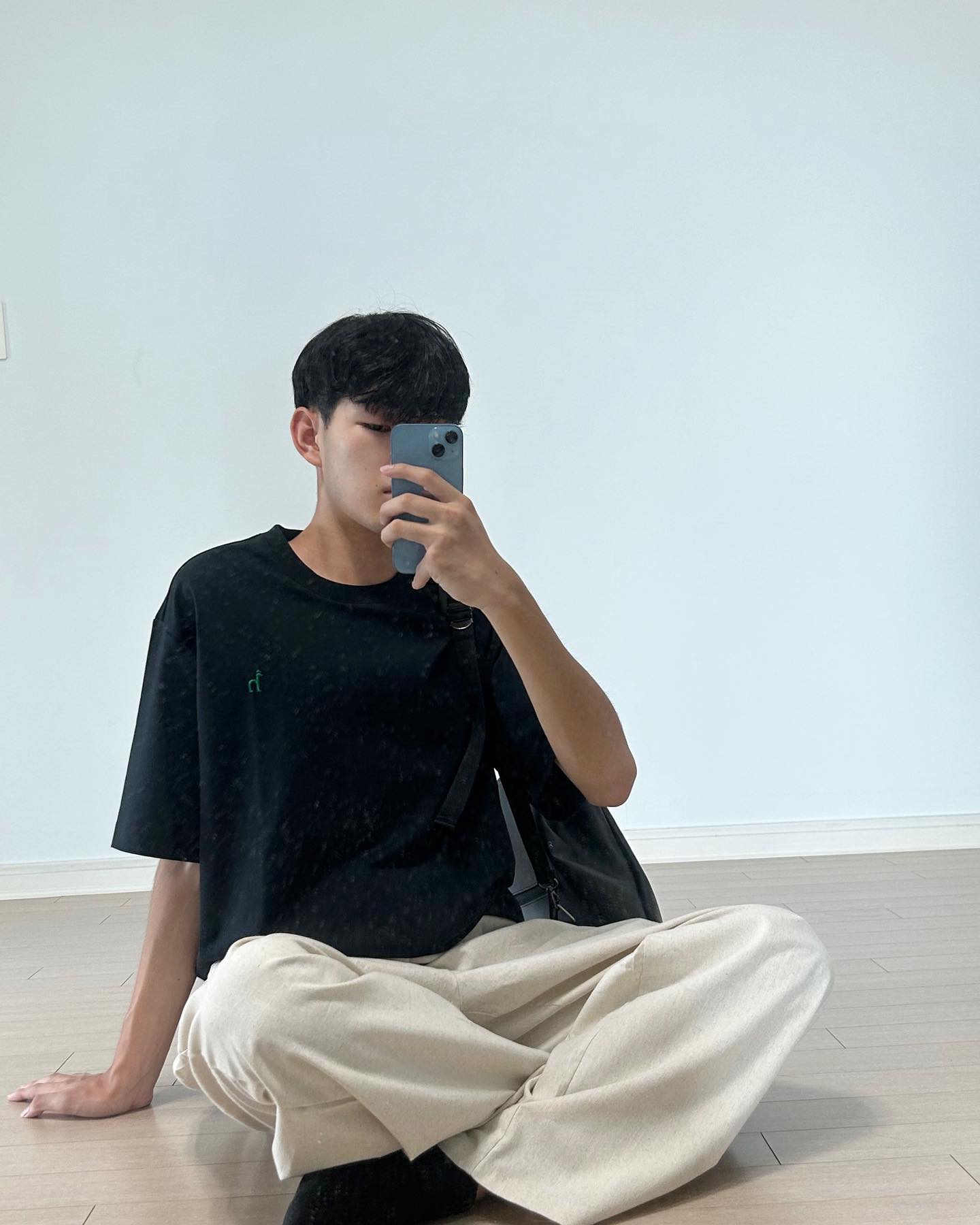 #협찬 #LF #헤지스

헤지스에서 협찬 받은 깔끔한 검정 반팔 티셔츠입니다 🖤

LF 기획전에서 진행된 헤지스맨 제품이에요 

LF몰에서 다양한 헤지스 제품들을 만나보세요✨

#LF몰 #나의패션취향 #나의패션클럽 #헤지스맨 #스타일메이트 #좋아요 #좋반 

hazzys_official 
lfmall_official 
stylemate_official