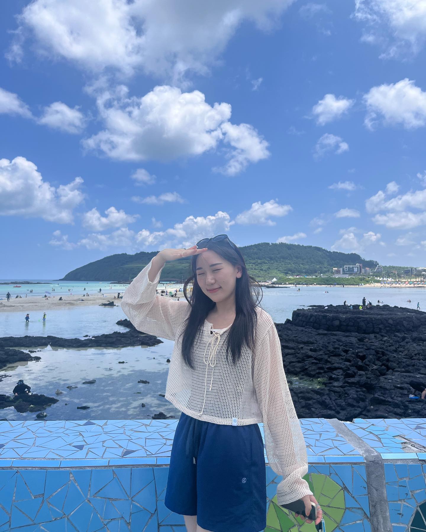 제주도민맛집 김밥사고 월정리 가는 길에 함덕해수욕장 해안도로 달리다가 길가에 차를 안세울수가 없어서 차세우고 사진을 찍었는데 사진찍을때는 약간 매너다리해서 찍어야 하는거 아시죠 ? 그것이 풍경사진이더라도 ••

#함덕해수욕장
