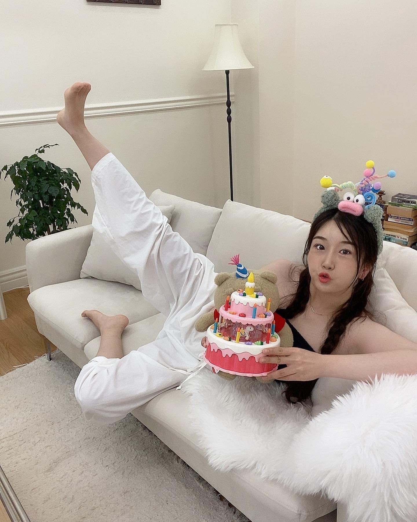 👧🏻
#155cm 의 다리 길이 #뽐내기 

studio_the_momento 
#행궁동 #렌탈스튜디오 #수원브라이덜샤워
#수원스튜디오 #행리단길 #수원파티룸
