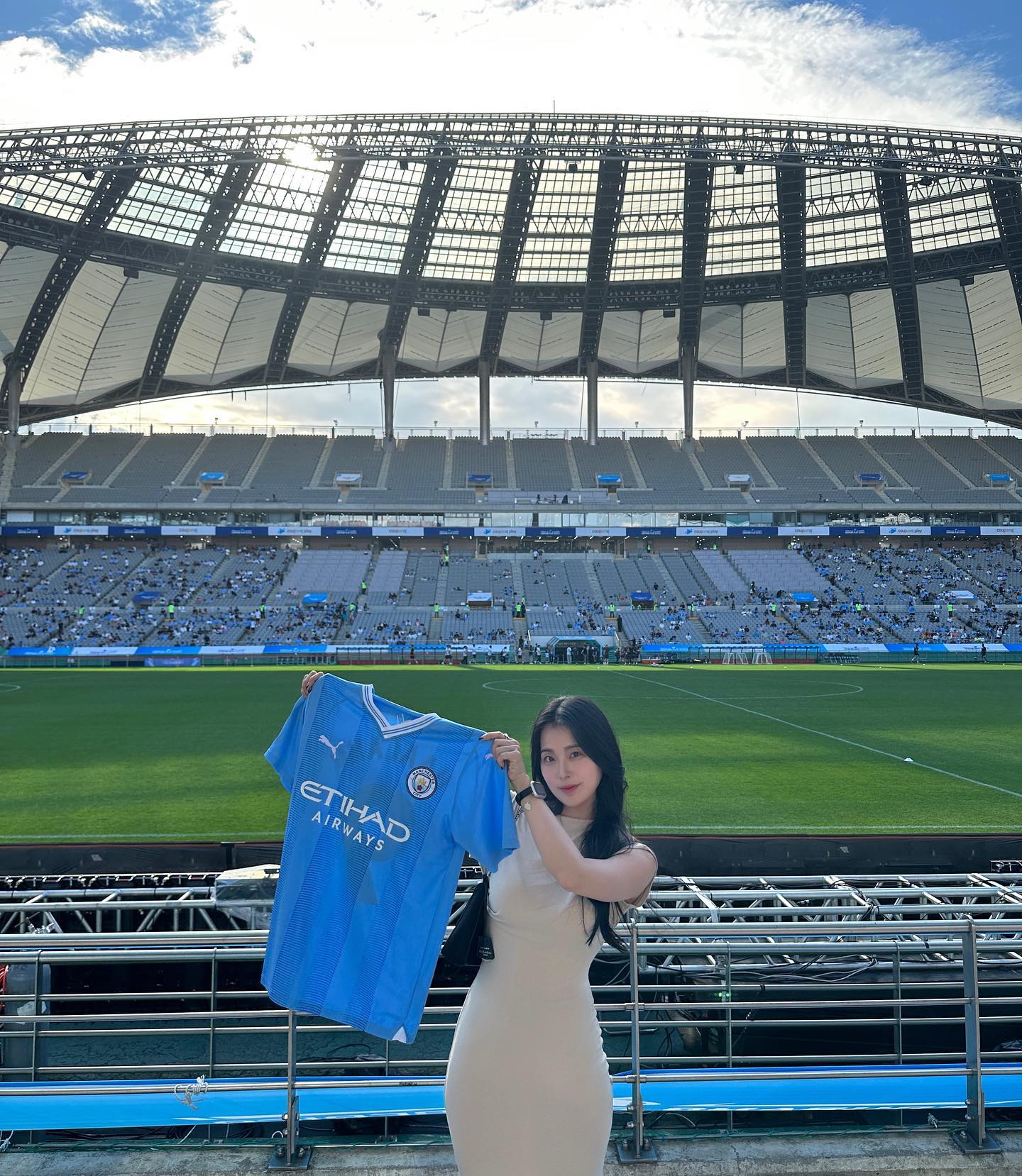 축알못도 즐거웠던 맨시티 직관😝
유럽 언제가보나 ~~~ ٩(๑❛ᴗ❛๑)۶
P.S 유니폼 선물해주신 세윤님께 감사를🩵zz_seyun_zz