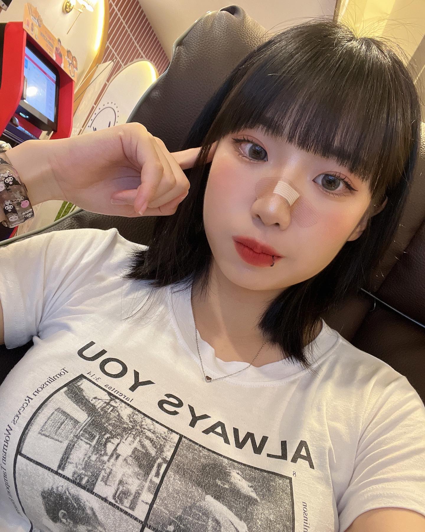 어딜 보는 거니 ?