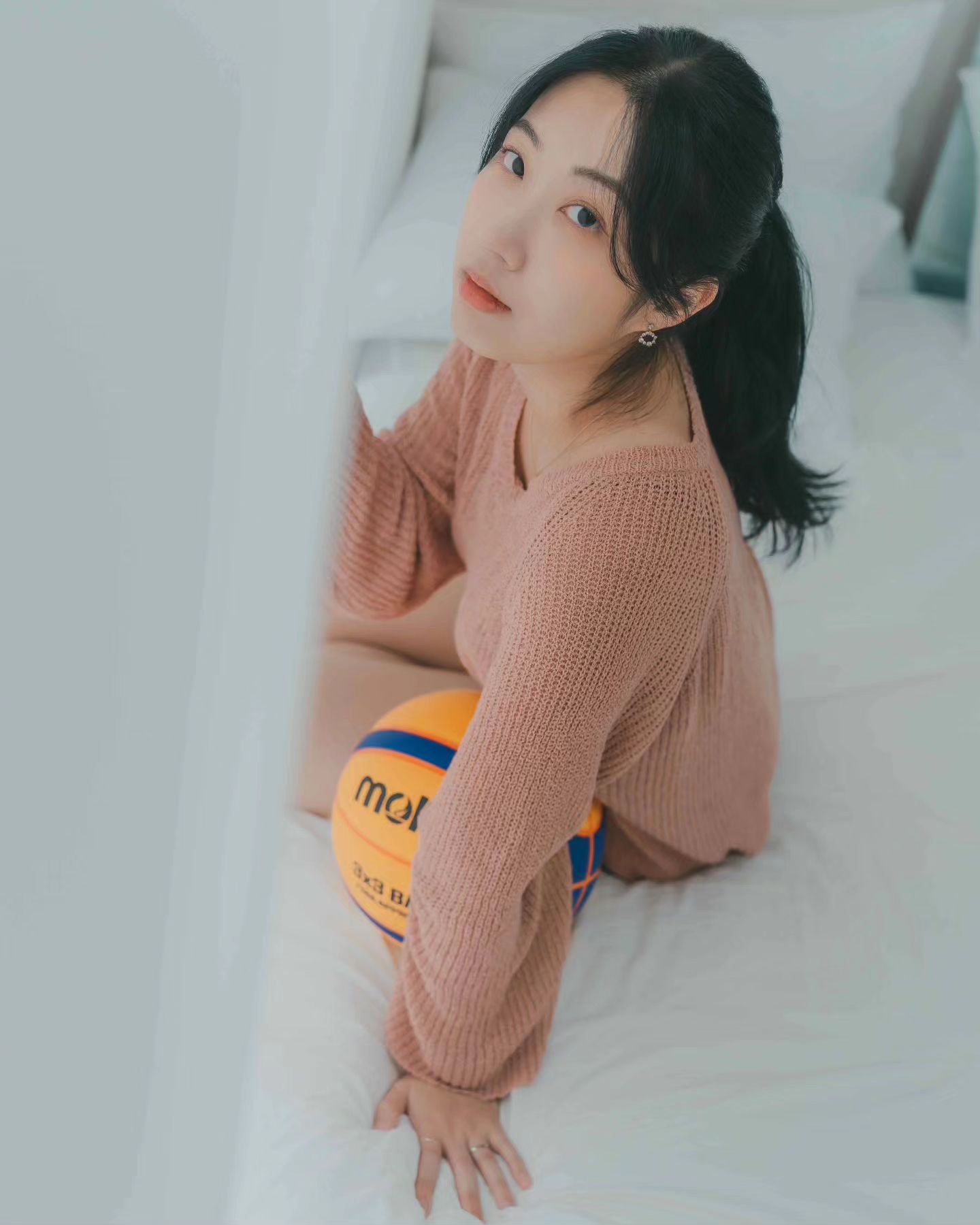 왼손은 거들 뿐 ···.

#스튜디오 #인물사진 #스냅사진