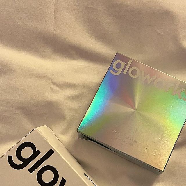 이규민 on Instagram: "#협찬 #gloworks 앰플패드와 스킨부스터 ,,🫶 세수 하고나서 앰플패드와 스킨부스터로 관리해주면 진짜 피부 건조함 1도 없음 !-! 각질제거에도 좋고 스킨케어에도