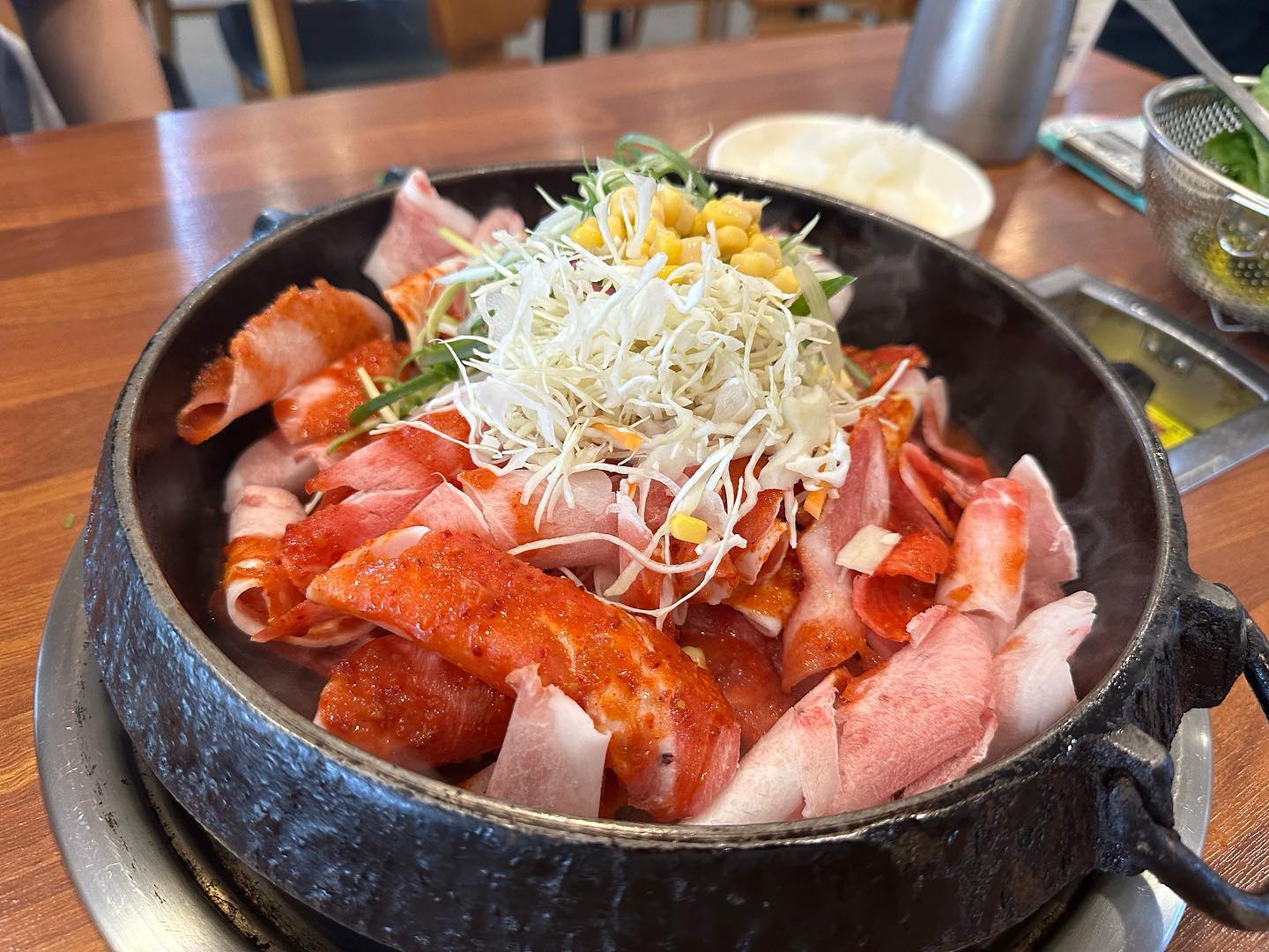 오랜만이야🫶🏻🫶🏻
동생 수원 가기 전에👏🏻👏🏻
수원가면 못먹는거 뿌시기

#순천맛집 #순천돼지마을 #고추장불고기 #순천대학교맛집 #순천점심 #순천맛집추천