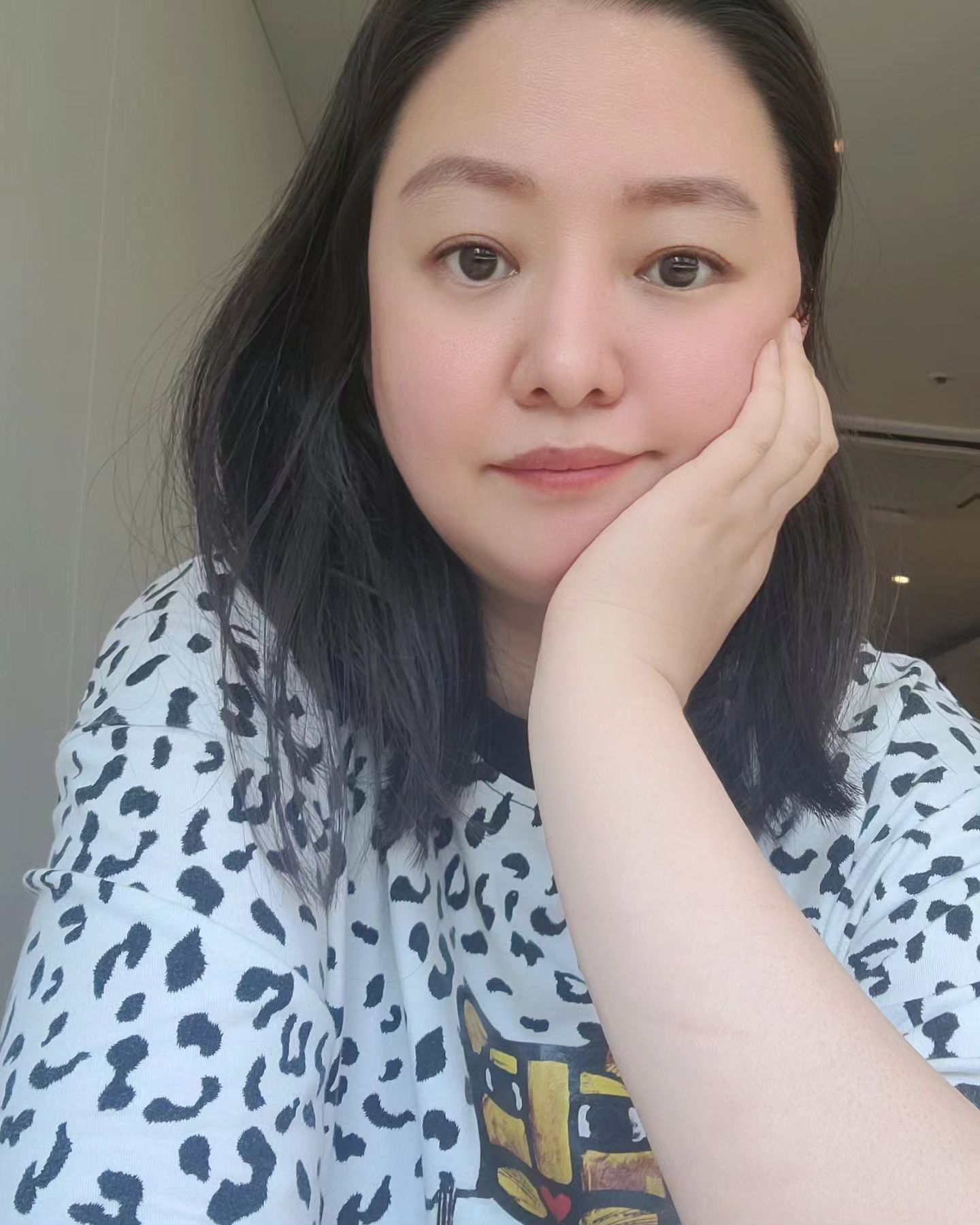 다들 즐거운하루 보내고 계신가요??
질문이 있어요!!
요즘 다들 어떤종류로 외식하시나요?? 
요즘유행하고있는 체인음식점아시는거 있나요??
친정엄마랑 같이살고부터는 외식이랑담쌓아서~ 뭐가유행하는지 영~ 감을 잃어버렸네요~
추천해주세요!! 요즘유행하고있는 음식이나, 체인점, 아님~ 동네유명한식당!!
오늘도 너무너무덥네요~ 🫠
다들 물마니마시고, 몸잘챙기시길요!!
#음식점추천😝 #맛집추천 #유행하는음식점 #유행하는맛집