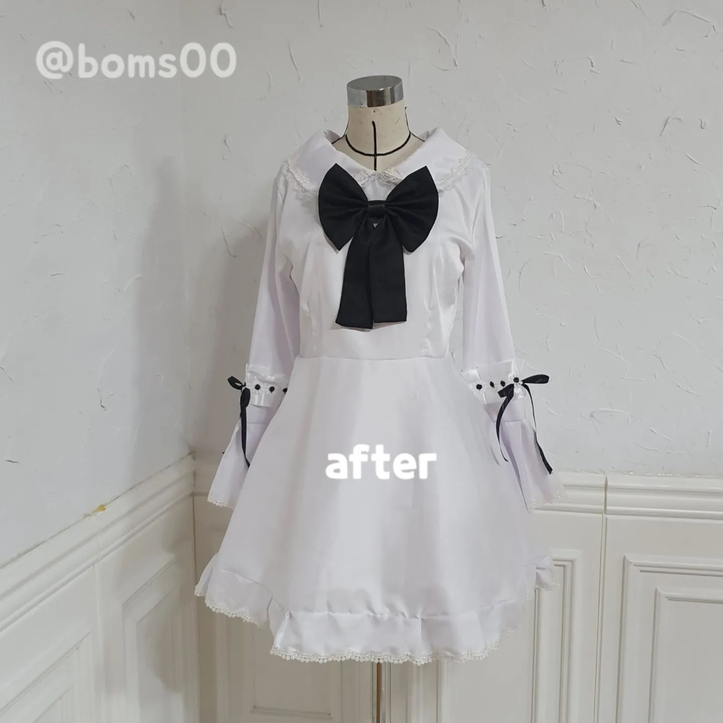 #수선 #드레스수선 
코스프레 드레스 사이즈늘림

드레스의 사이즈가 작아서 늘림 요청하셨구요
원단 덧댐과 추가 레이스 그리고 
원피스 뒷쪽 짜내기 로 
의상의 화려함을 추가했습니다

주문자분께서 원피스 구입후 밑에 프릴도 
너무 대충 박았는데다가 옷을 만들다만 듯한 의상에 사이즈도 작아 버릴까 했던 의상 이라네요
조금만 손봐도 너무나 이쁘게
만들어졌습니다.

리본도 다시 탈착할수 있게 만들었습니다.
소매쪽 리본도 다시 고정 시켜드렸어요.

#드레스 #코스샵 #코스프레 #드레스샵