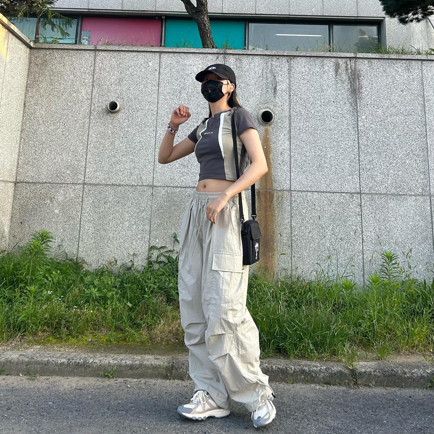 #협찬 #더마일
여기 바지 맛집이네. 주모 여기 한그릇 추가요

📌 스트링 조절로 두가지의 스타일링
📌 나일론 덕후 미치게 하는 핏 ✨
📌 핀턱 포인트로 심심하지 않게 ✨

제품제공 themile_dep  엠엘 나일론 와이드 벌룬 스트링 팬츠 베이지