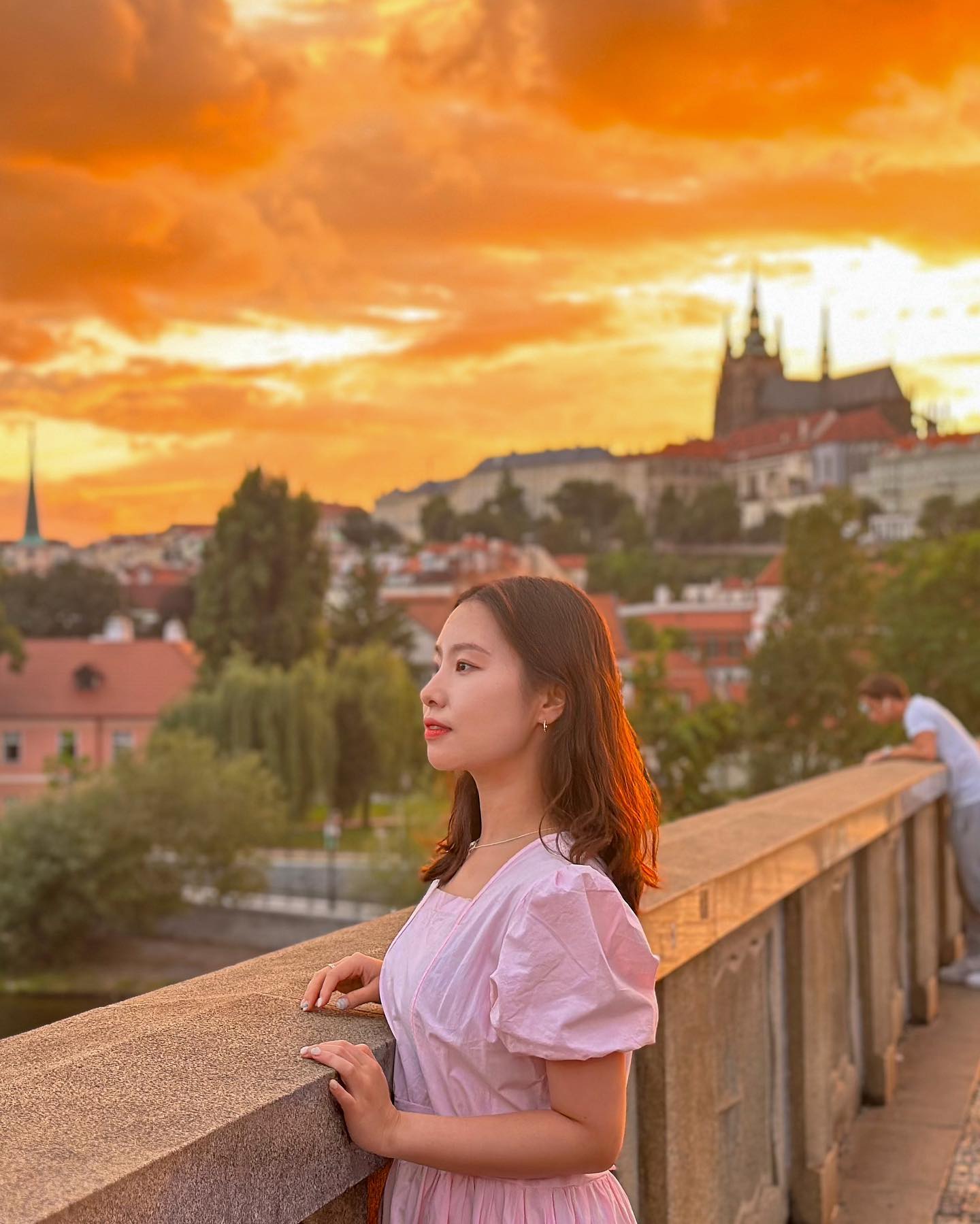 🇨🇿 프라하성에서 본 저녁 하늘은 살면서 지금까지 봤던 일몰 중에 제일 아름다웠다, 최애 여행지 등극 - ❤️

📍Karlův Most, Prague 11000 Czech Republic

#워너고트립 #워너고포토그래퍼
