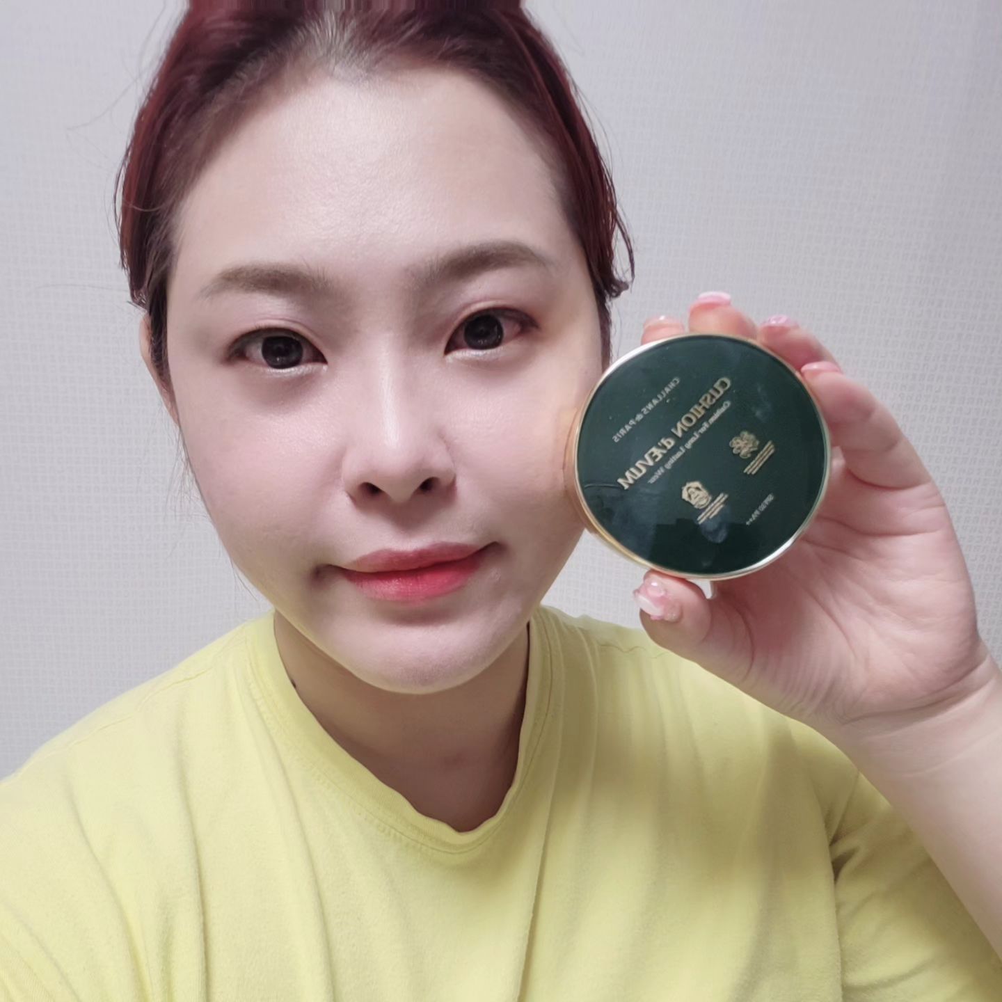 #협찬 #샬랑드파리

문제성 피부로 여드름 또는 여드름 흉터를 가리려는 분들에게 강력 추천할 템이 있어 소개해 드리려고 해요

■샬랑드파리 롱래스팅 퍼펙트 커버 쿠션 파운데이션■

이름에서 알 수 있듯이 샬랑드파리 쿠션 파운데이션은 한번의 커버 만으로도 잡티를 완전히 가릴 수 있어 화장을 덧칠하다가 두꺼워지는 일은 없어요!

게다가 정말 더운 이번 여름날에 땀을 흘려도 쿠션이 픽싱되어 무너짐없이 오래 지속되는 것이 정말 장점이에요! 저는 커버력 보고 반했다가 지속력보고 정착하게 되었어요 

잡티많은 피부라면 한번쯤은 써봐야하는템입니다 ♡

 #샬랑드파리쿠션 #쿠션 #쿠션추천 #지속력쿠션 #지속력 #밀착력 #밀착쿠션 #데일리쿠션 #커버쿠션 #커버력