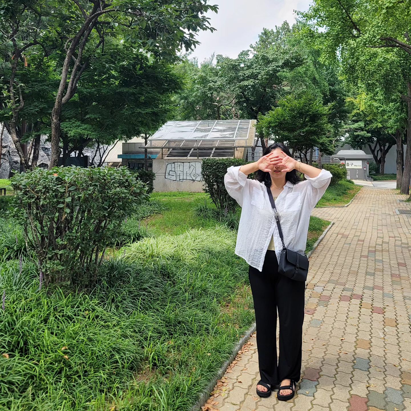 엄청나게 더웠따릴
이렇게 더워도 긴팔을 입어야 한다니
녹아내린드아🫠🫠🫠🫠🫠🫠

#여름이었다