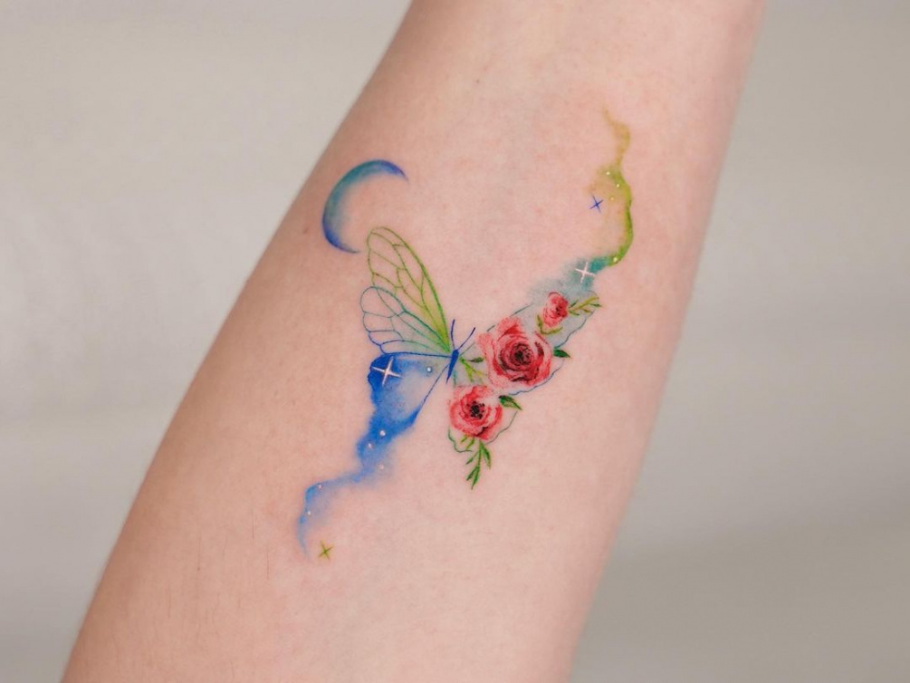 plastic_tattoo
아주 특별한 우정타투💙
.
.
.
#수채화타투 #나비타투 #컬러타투 #몽환타투 #홍대타투 #구름타투 #파스텔타투 #물감타투