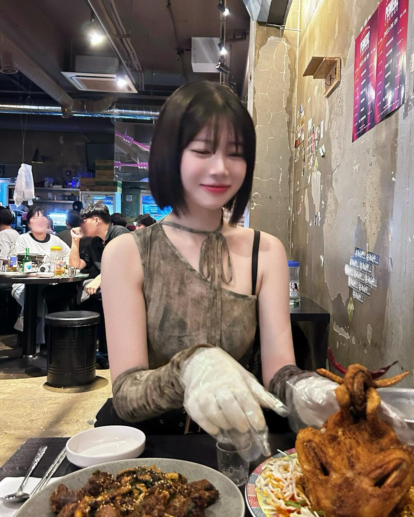 🫶🏻 사랑하면 소중한 닭다리도 양보할 수 있습니다

오늘 말복이에요!
소중한 사랑하는 사람들과 함께
닭가슴살.. 아니 치킨 혹은 삼계탕 맛있게 드시구

태풍에 날아가지 않게 조심하세요 !♡ 

#01 #01년생 #시크룩코디 #시크룩추천 #꾸안꾸 #꾸꾸꾸 #데일리룩코디추천 #홍대옷가게