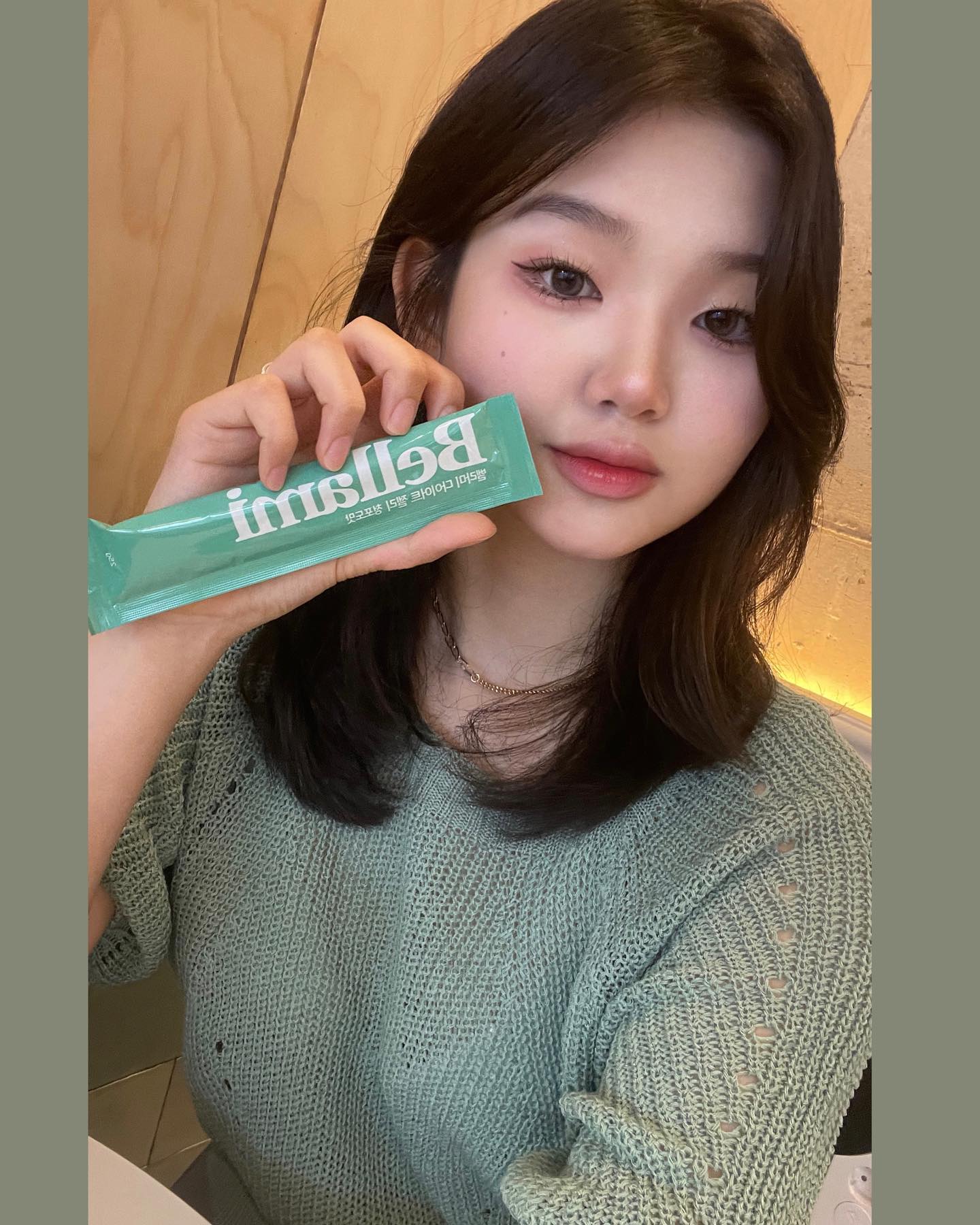#협찬 요즘 밥 먹기 전에 챙겨 먹고 있는 #벨라미  #다이어트젤리 🩵

다이어트하면 화장실 가기 힘든 사람~?🙋‍♀️😅 벨라미는 다이어트 젤리는 4,200mg의 식이섬유가 함유되어 있어서 배변 활동을 원활하게 하고 또 다이어트 기능성 원료인 가르시아 캄보지아도 함유되어 체지방 감소는 물론이고 비타민B로 체내 에너지⚡️ 
생성까지 효과적이라 하네요?!

 맛도 청포도 맛💚, 복숭아 맛🩷으로 호불호 가 많이 없는 맛있는 맛들이여서 다이어트 중 간식 대용으로도 먹을 수 있겠어요! 🤤

또 야식이나 폭식하고 싶은 날! 밥 먹기 전 한 포씩 먹어주면 포만감 UP으로 식사량 조절하기도 쉬워서 다이어트 걱정 끝..😳

보관과 휴대도  편리해서 외출할 때도 가방에 하나씩 쏙쏙 넣어두고 언제 어디서든 먹을 수 있어요ദിᵔ∇ᵔ )

GMP 인증까지 거친 건강기능식품으로 안심하고 
먹을 수 있지요~?

8월 1일부터 올리브영 입점 기념 세일을 한다고 해요!! (저는 이때 더 쟁여 두려구요..💕:)올리브영 온라인몰 방문 후 #벨라미다이어트젤리 를 검색하세요🌷✨

#다이어트#다이어트보조제#체치방컷팅제#올리브영 bellami_official 
.
#좋아요 #좋아요반사 #좋반 #좋테반사 #디엠해요 #디엠환영 #데일리 #셀피 #팔러우 #맞팔 #선팔하면맞팔 #학생코디 #페션계정맞팔 #08 #07 #06 #likesforlike #followforfollowback