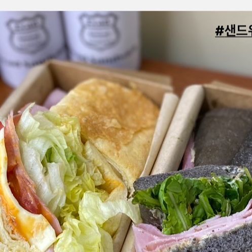 🔥밍또잇(Ming_tto_EAT) on Instagram: "🥪 #광고 잠실에서 핫한 샌드위치 맛집 로드샌드위치 올림픽점 가보자고🚶🏻‍♂️ 도착하자마자 눈에 들어온 매장 인테리어!! 아기자기한 소품들, 그리