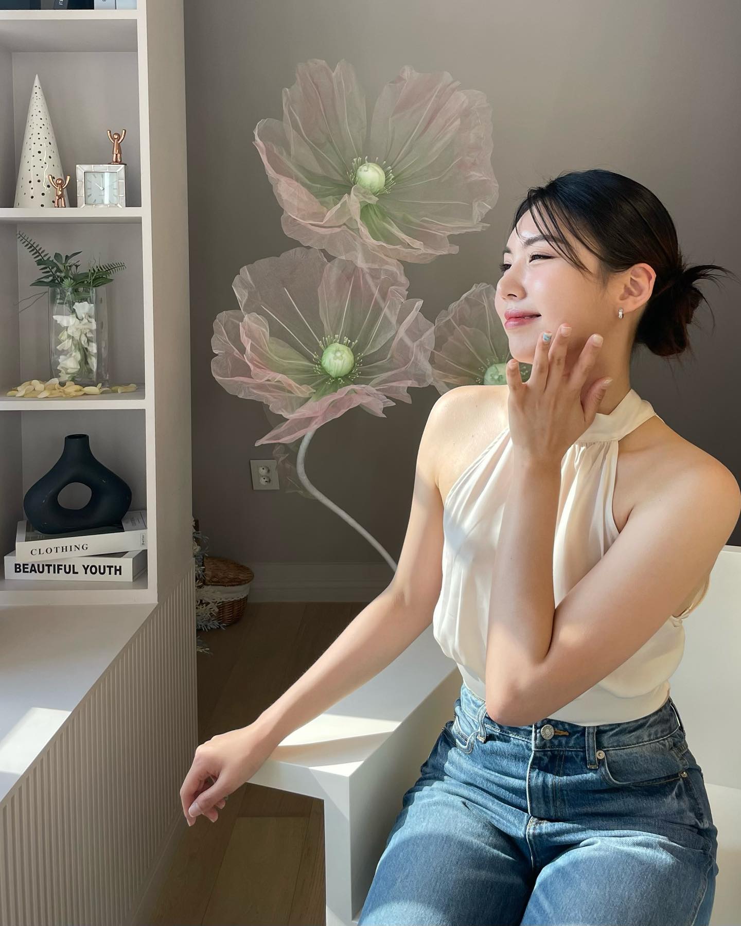 마음으로만 응원했던 먼 인연을까지 연락 폭발했던 날 !♥️
”잘어울린다고 예쁘다고 고생했다고“
이 말들이 고생에 대한 보상을 받는 기분.

일일 매니저처럼 본인 일처럼 고생해준 _j.minnnn_  젤 고마워 ✨♥️

• 옷 정보 많이 물어봐서 남겨요 •
상의 : ZARA
하의 : Masionloeuvre (롱기장 선택)
