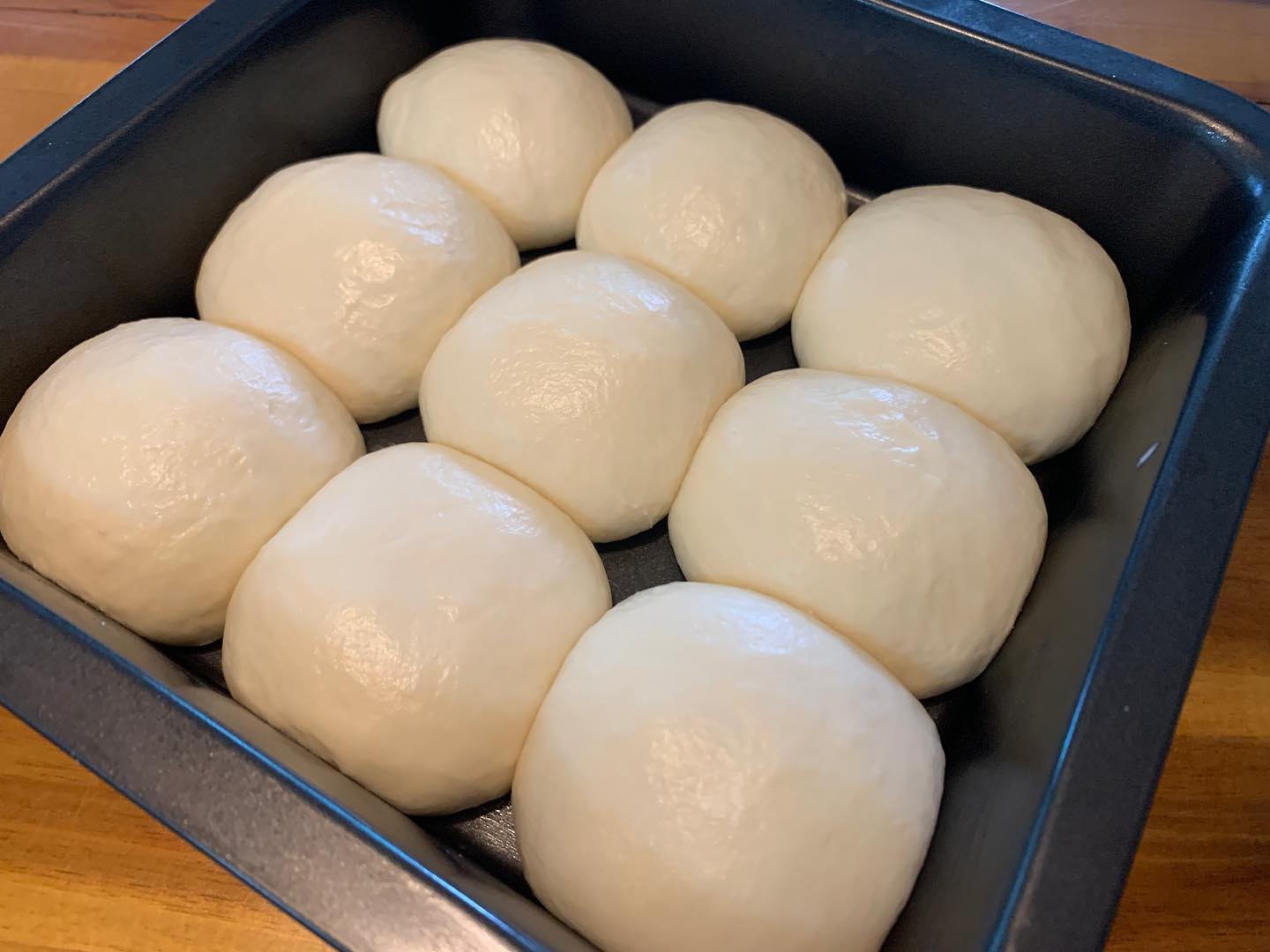 중력분으로 나름 만족스런 결과물을 얻었다.

#중력분베이킹 #중력분빵 #홈베이킹 #모닝빵 #디너롤 #저온발효 #주말베이킹 #아이와베이킹 #빵만들기