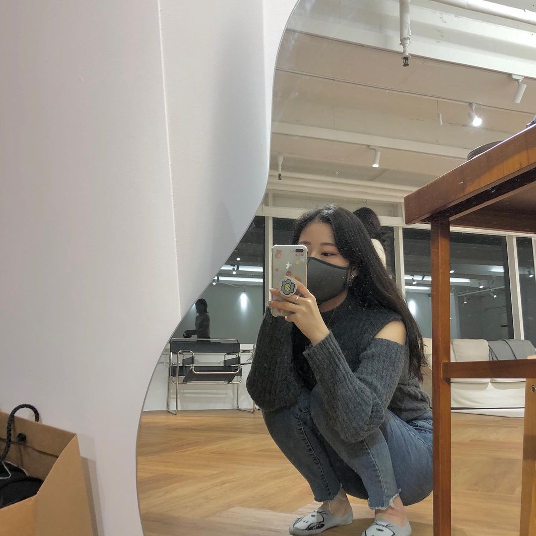 多慧 on Instagram: “#협찬 요즘 그레이에 빠진 나에게 너무 좋은 마스크🖤 👉 @ggs_statem . 깔끔한 디자인과 색감에 끌렸는데 일주일 정도 써보니 진짜 지금까지 써본 마스크 중에 최고😻 . 귀