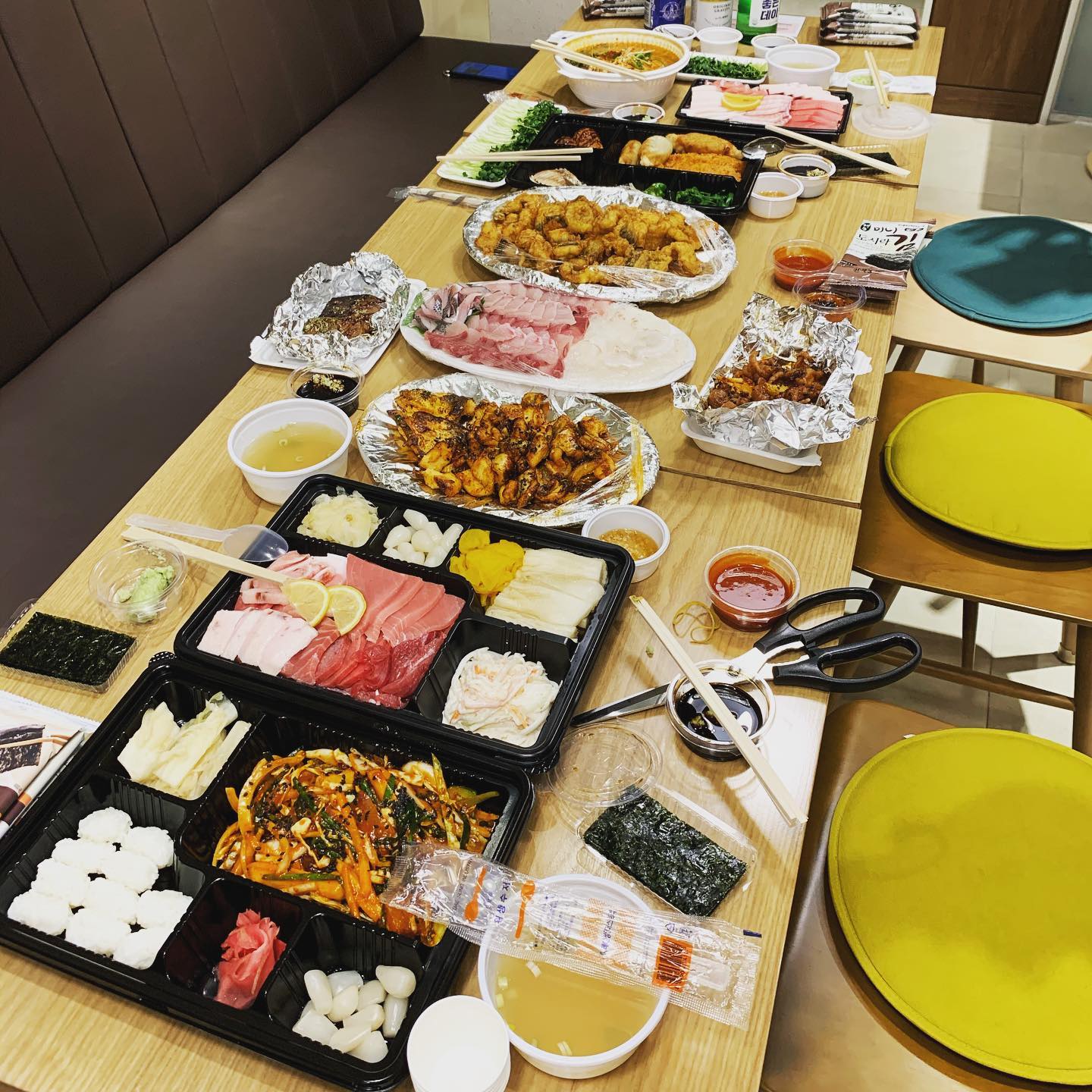 간만의 회식
.
.
#일상#데일리#이멤버#마지막회식#먹자판#참치사랑#통큰회식