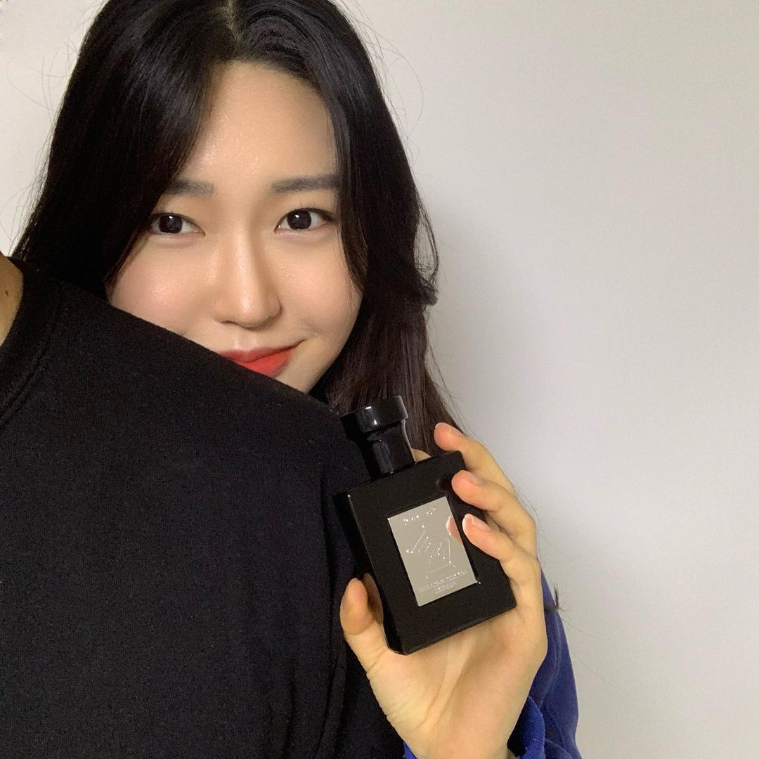 이세인 on Instagram: “#광고 이 향수 왜 안써..?🥺❣️ 향에 예민한 우리가 입이 닳도록 극찬한 포맨트 코튼허그😍 ⠀ 이름답게 깨끗한 머스크 향이…”