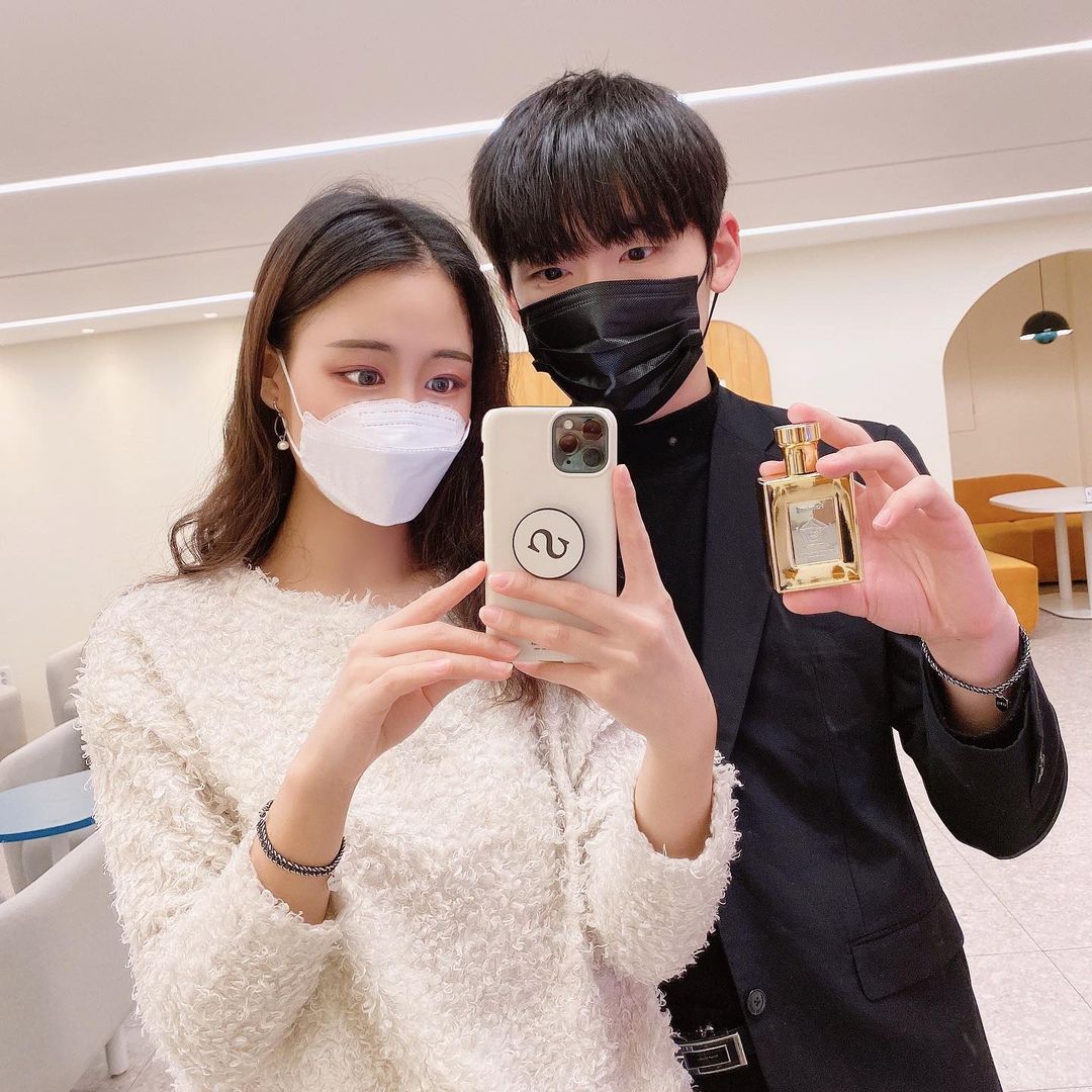 쏘e on Instagram: “#광고 코튼의 재해석, 포맨트의 포맨 시그니처 퍼퓸 코튼 썩세스🖤 평소 셔츠나 마이 등 세미정장류로 즐겨입는 남자친구에게…”