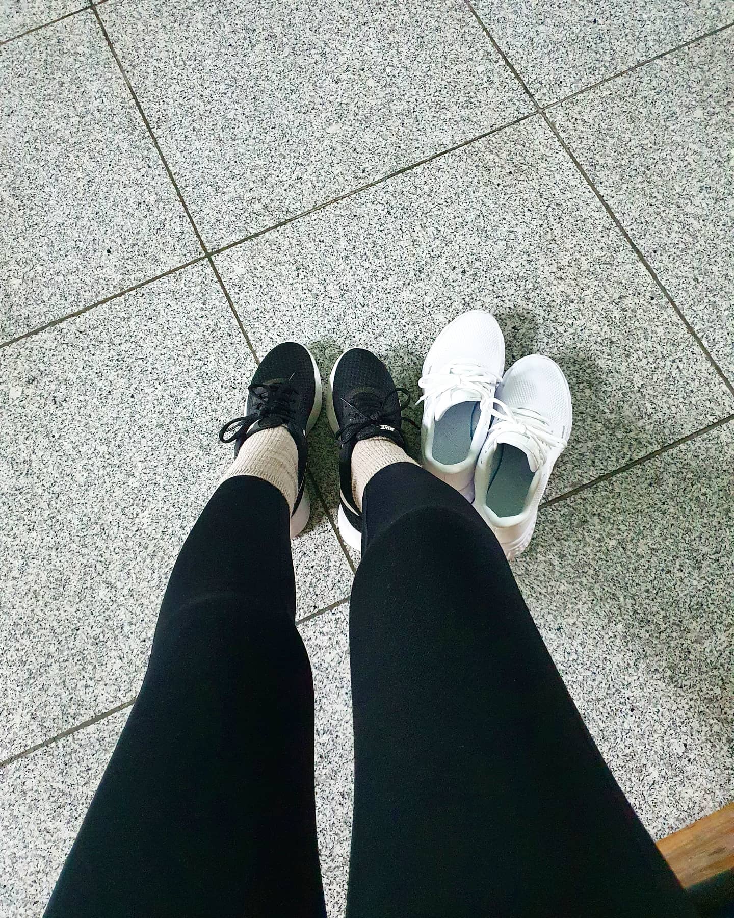 🖤Black&White🤍

오늘은 일이 많아 운동 쉬어가기~~🤗
그래도 오늘은 식단 조절 나름 잘 했어욤!!ㅋㅋㅋ
그나저나 내일 출근 안해서 넘 좋다~ 🥰
울 인친님들 이번 한 주도 수고하셨어요👐
