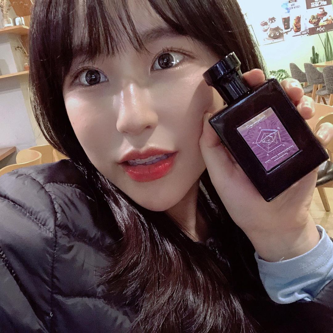 More Va on Instagram: “#광고 시그니처?!!퍼퓸!!!! 포멘트 코튼허그 💜 은은하고 자꾸만 생각나는 코튼향이에요!! 이성이 가장 선호하는 코튼향이라고…”