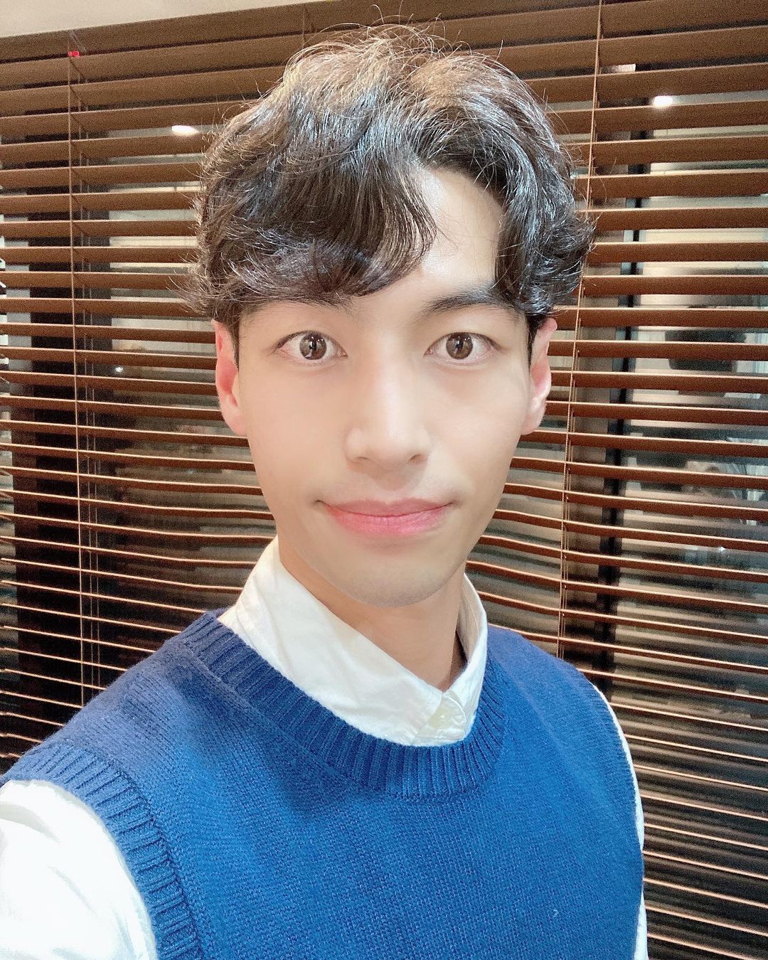 No.9 Dong Eun’s Instagram profile post: “이 놈의 #직모 때문에 3주만에 다시 #가르마펌 😭😭 - #여의도 새로 분점이 생긴 #사코헤어 요기로 가르마펌 고고! - 지난번 청담점…”