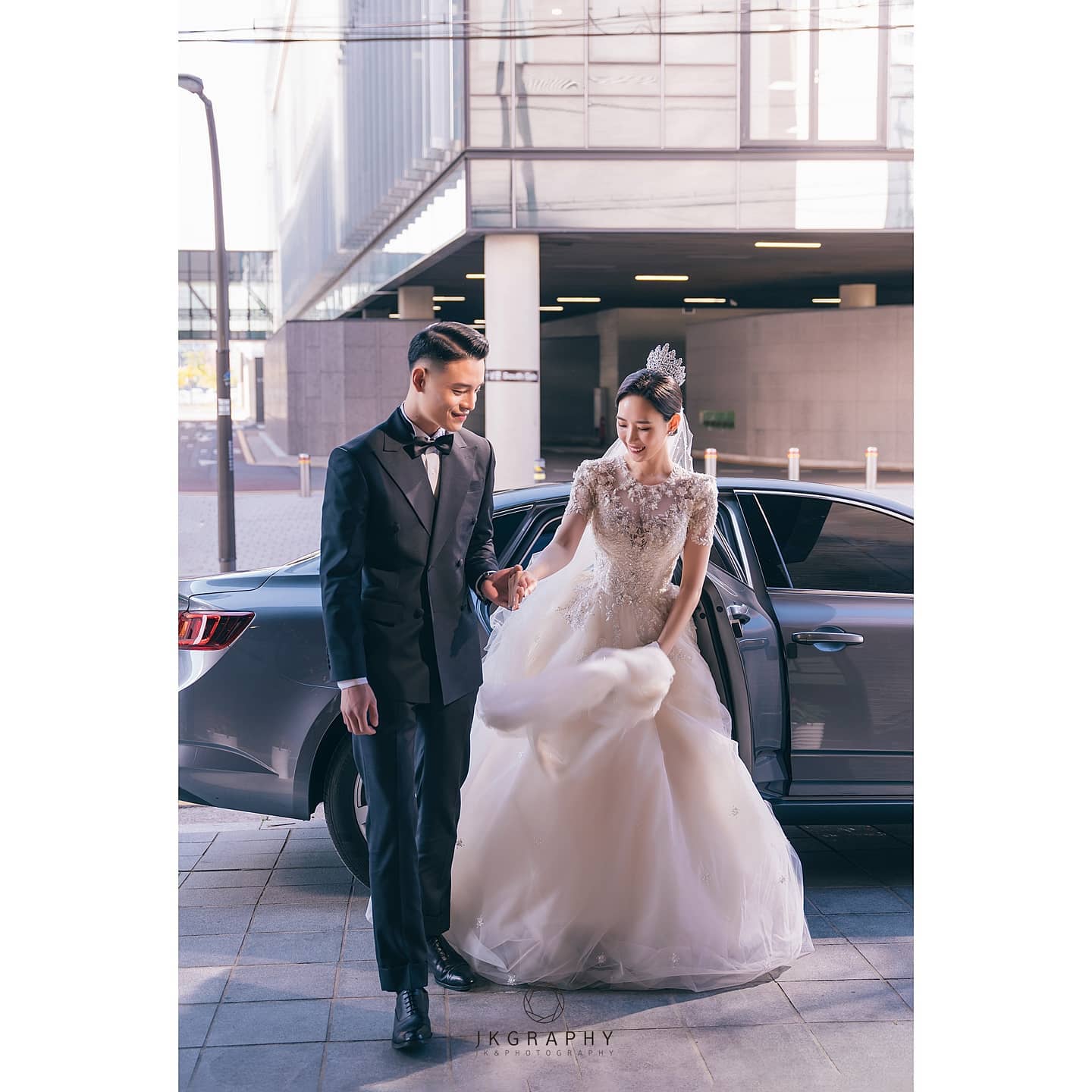 -
꼼꼼히 준비하시고 
많이 알아보시고 저희를
선택해주셔서
더 감사하고 신중하게..📸
-
-
weddinghall #더뉴컨벤션웨딩홀
-
-
#오늘의신부님 
#본식스냅 #셀프웨딩스냅 #웨딩스냅 #인물사진 #결혼식 #발산역더뉴웨딩홀 #더뉴컨벤션 #발산역더뉴컨벤션
#더뉴웨딩홀 #더뉴컨벤션웨딩홀 #결혼준비 #결혼사진 #웨딩사진 #본식스냅추천 #화보촬영 #본식사진 #결혼 #제이케이그래피
#jkgraphy