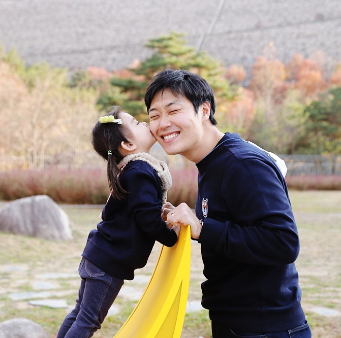 패밀리룩, 가족티  옥스타에서 아빠랑 딸 커플 맨투맨 준비해봐요
