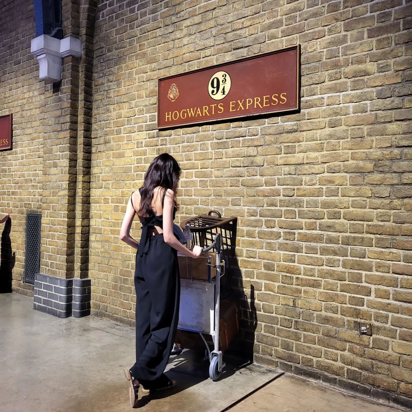 Warner Bros. Studio Tour London

런던 여행을 계획하며 가장 기대했던 해리포터 스튜디오! 기대 이상의 경험이었다💫 예전에 한번 방문했지만 그때보다 더욱더 감명깊었다. 마치 해리포터 영화에 들어간 느낌🧙🏻