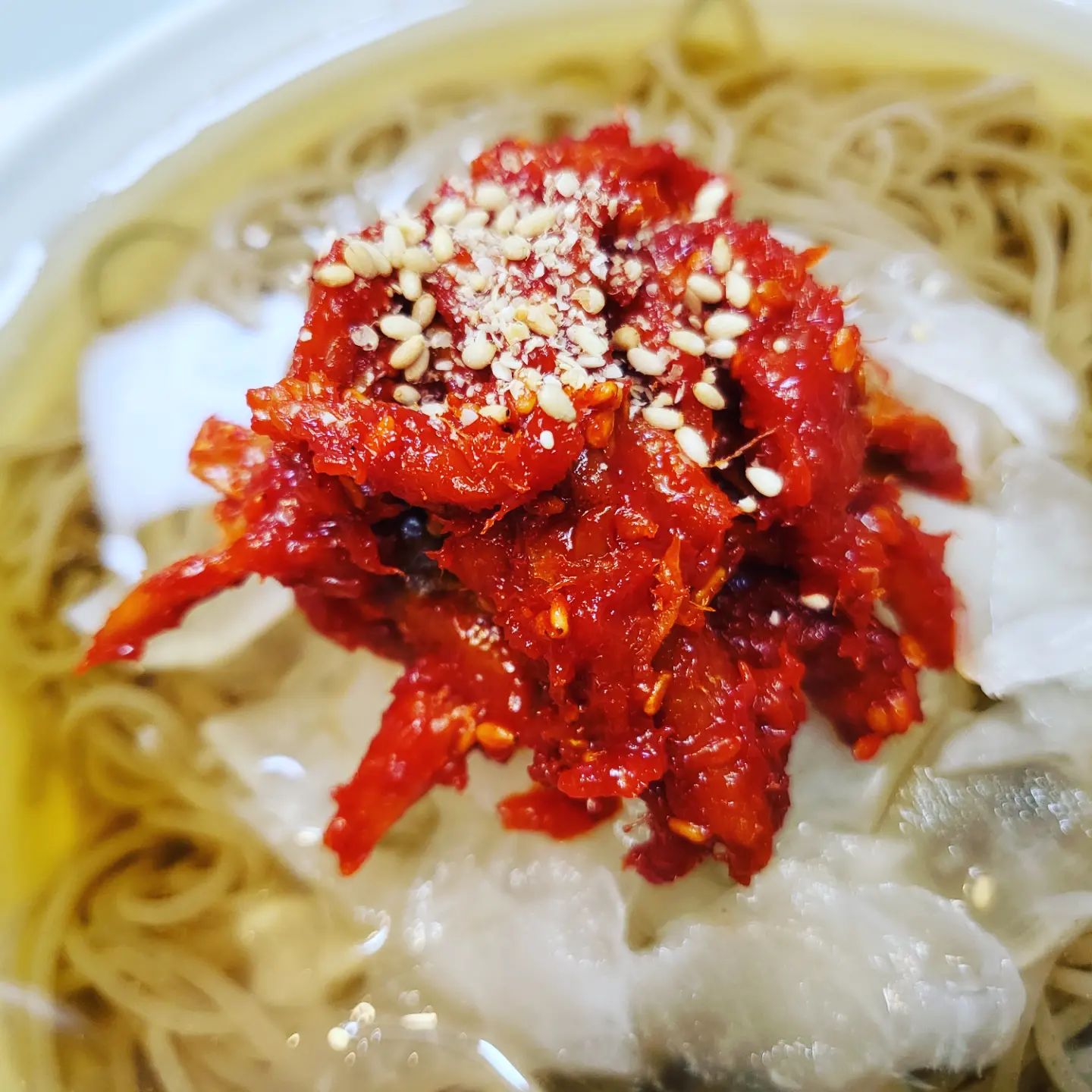입맛 없을 때
명태회무침 냉면 고명으로 올려서 한 그릇!
새콤달콤 쫄깃쫄깃🎵
명란젓 으로는 명란마요비빔밥 만들어 먹기!
거기에 낙지젓갈까지 함께 먹으면
집 나간 입맛 찾아오는데 성공👍👍👍

#속초젓갈 #해담음 #명란젓 #낙지젓
#코다리#명태회무침 #회냉면#냉면 
#냉면레시피#속초명태회무침
#명태회무침만들기#냉면고명