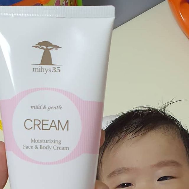 KKK on Instagram: ""엄마는 늘 바빠다 ....🤣"
나에 일손을 덜어줄 잇템
@mihys35  원샷크림🤘
.
샤워하고나면 전쟁아닌전쟁
이것저것 바르다보면 🤯인내심 💣
.
원샷크림은 수딩젤+로션+크림을 한번에 
발라줄수있어 편해편해 😘
그리고 제품성분또한 믿고 쓰는 #미하이스35 .
.
#육아템#미하이스35 #원샷크림#시원한보습효과 #일상#육아맘#울산#소통#인스타그램"