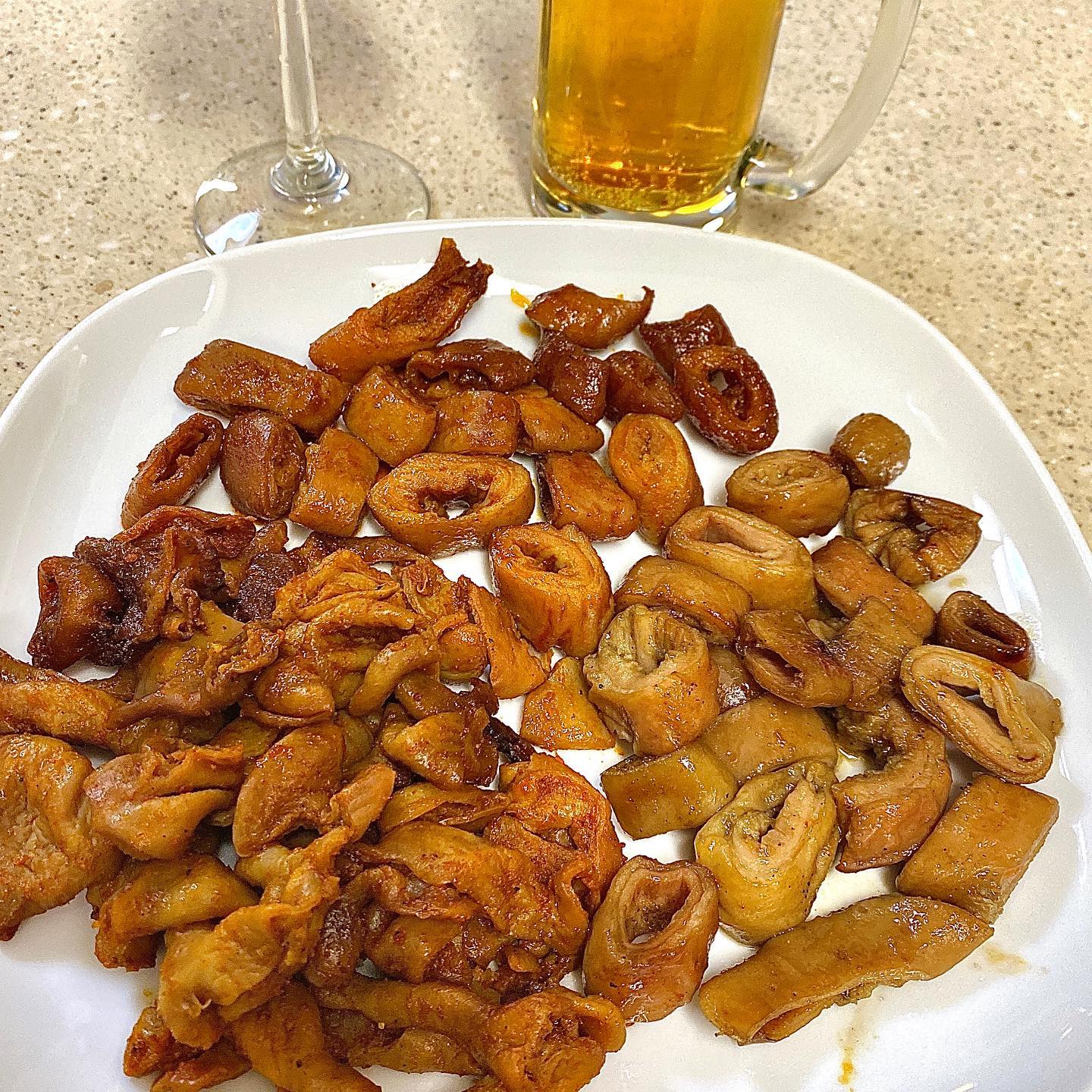 “<한잔애> #광고 #직화막창구이 이거는 막창이 오동통하고 쫄깃해서 맛나요❤️ 완전 단짠단짠! #직화불막창구이 불막창은 불맛이 살아있고 맛있게 매워요🔥🔥❤️‍🔥 #직화불곱창구이 곱창도 쫄깃쫄깃해서 계속 땡기는 매콤한 불맛이에용👍👍 직화로 구워서…”