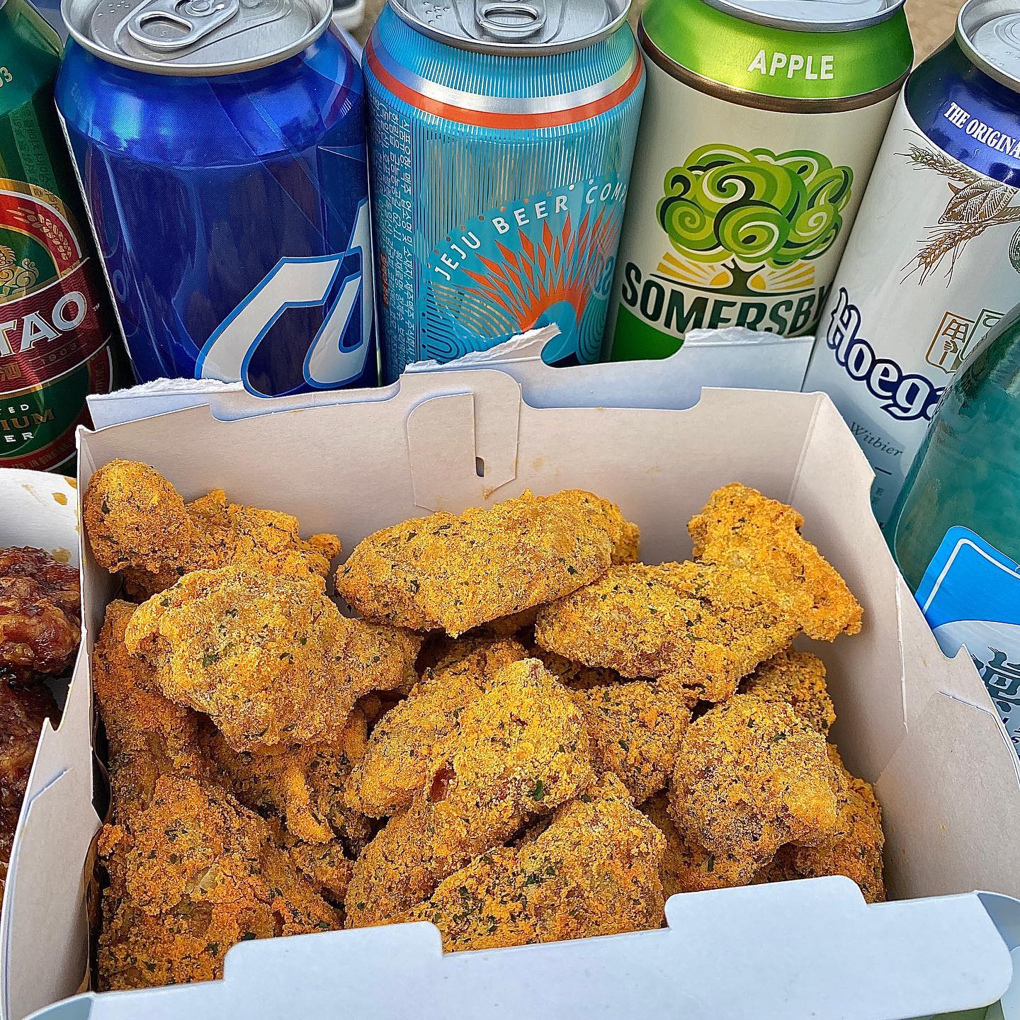  “여의도한강공원 치맥 & 닭꼬치 & 회오리감자 bhc 맛초킹 오랜만에 먹으니까 맛있더라구요! 짭잘해서 맥주랑 같이 먹기 딱 좋은 것 같아요💕👍 bhc 뿌링클 뿌링클은 그냥 진리,, 닭꼬치 이거는 쏘쏘!! 한번은 먹어봐도 괜찮을…”