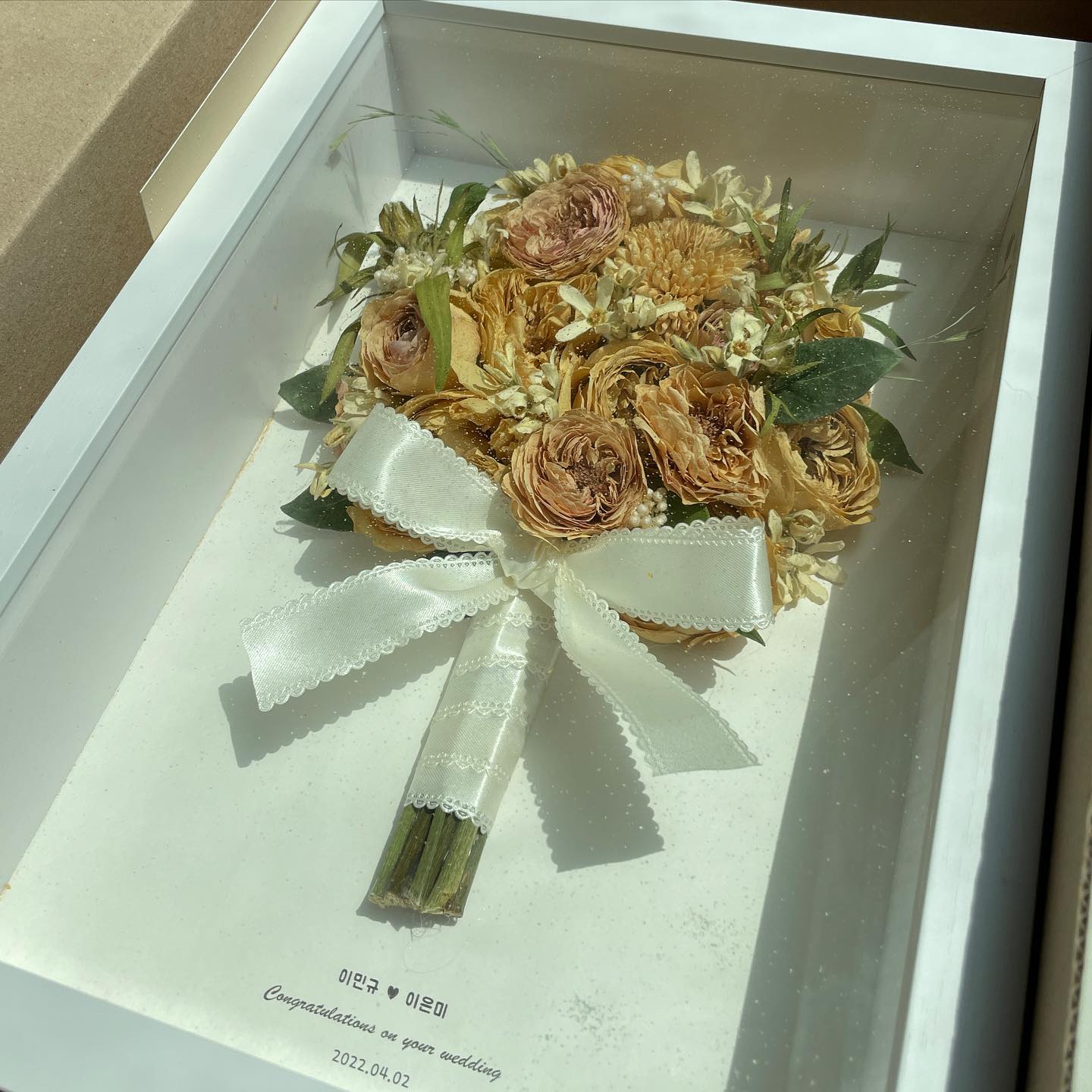 벌써 결혼 일년 유부
잘 보관되고 있는 내 부케💐
(잘 던지고 싶었는데…)