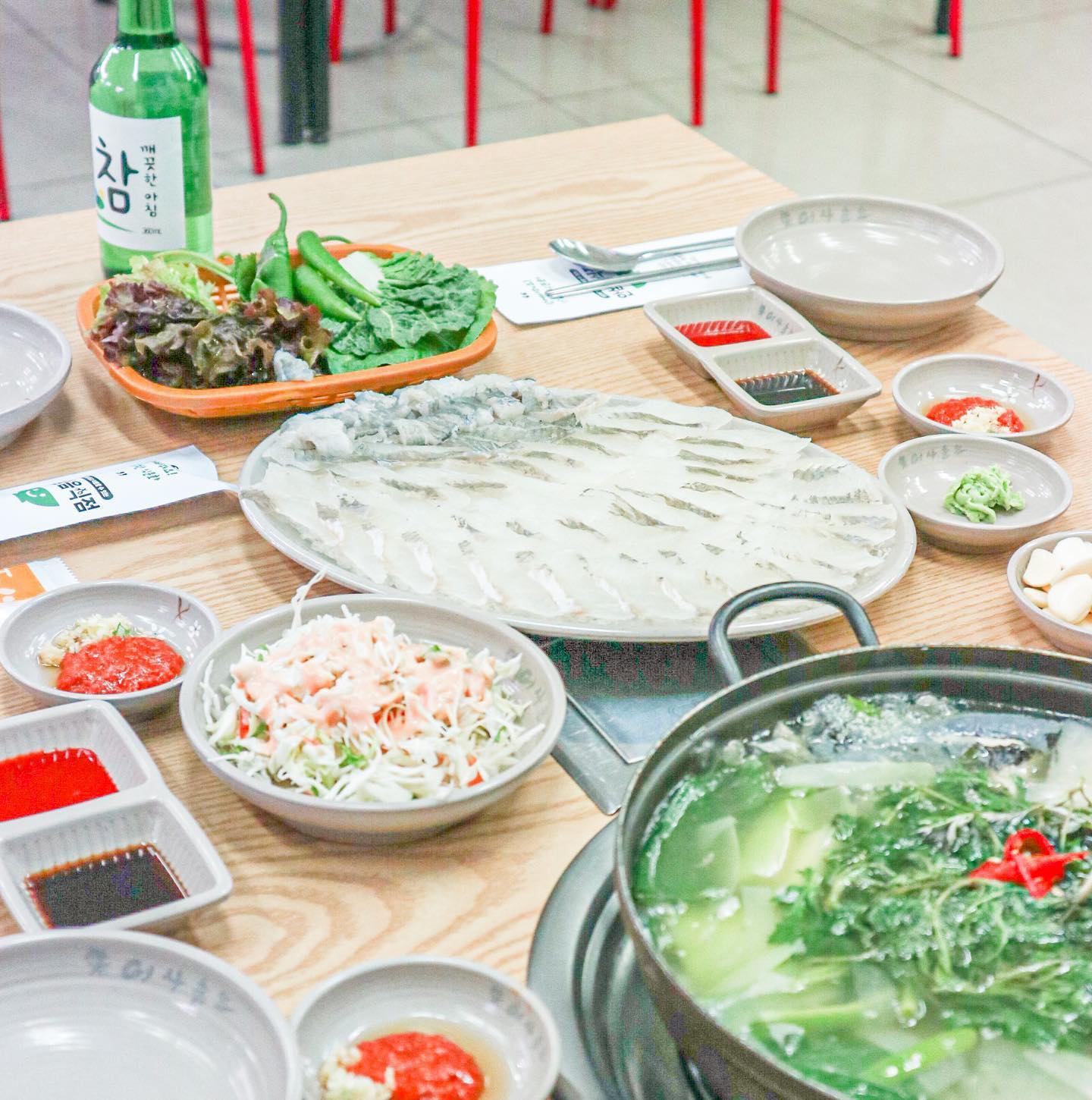 매일 통영에서 올라오는 신선한 회 
저렴하이 마구마구 즐기기 🫶🏻
봄에는 봄도다리 🐟
-
-
#어랑회랑 #어랑회랑신천시장점 #대구횟집 #대구사시미 #대구회맛집 #신천시장맛집  #범어동맛집 #수성구맛집 #대구맛집 #반월당맛집 #봉산동맛집 #동성로맛집 #반월당맛집 #동성로레스토랑 #동성로데이트 #대구시내맛집 #동성로핫플 #도다리 #도다리쑥국 #회 #맛스타그램  #푸드스타그램 #fff #foodstagram #먹방스타그램 #먹스타그램 #맞팔 #좋아요 #food #foodporn