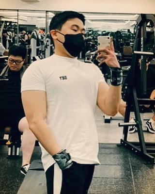 #오운완 

피드를 오랜만에 올리는 듯한 이 느낌ㅎㅎㅎ 기분 탓이겠지요😂😂😂😂

월요일날엔 등 조지고 어젠 쉬고 오늘은 개슴 했네요!!

4월 열심히 달려야하는데ㅠ

늦었지만 인친분들 4월도 파이팅 입니다🔥🔥🔥🔥

가보자고💪💪💪💪